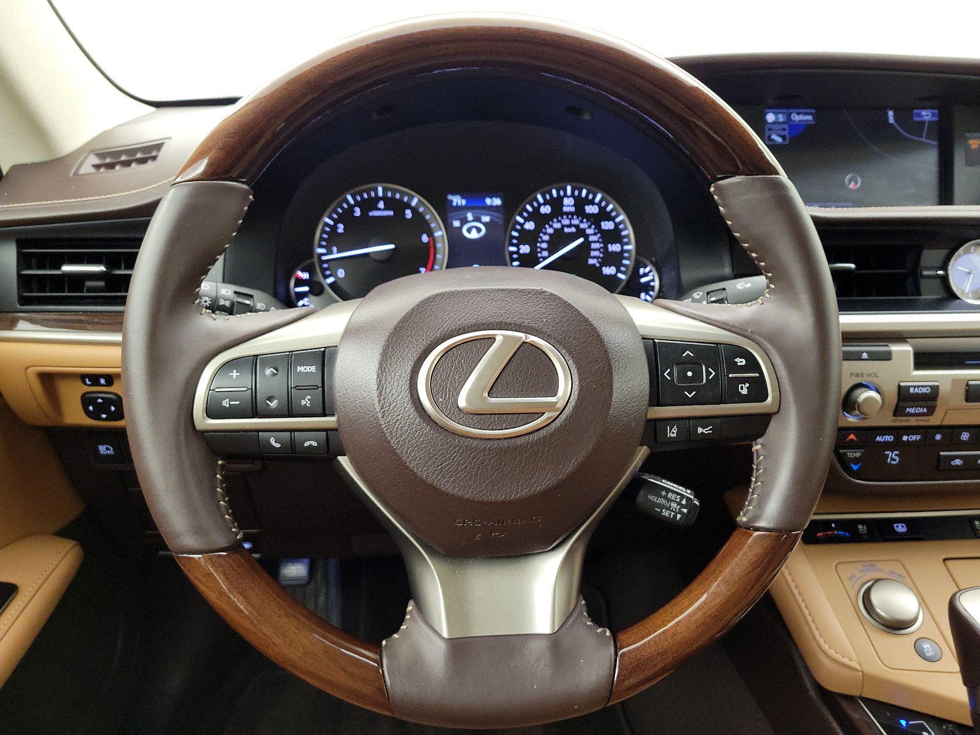 Thumbnail: 2016 Lexus ES - 10