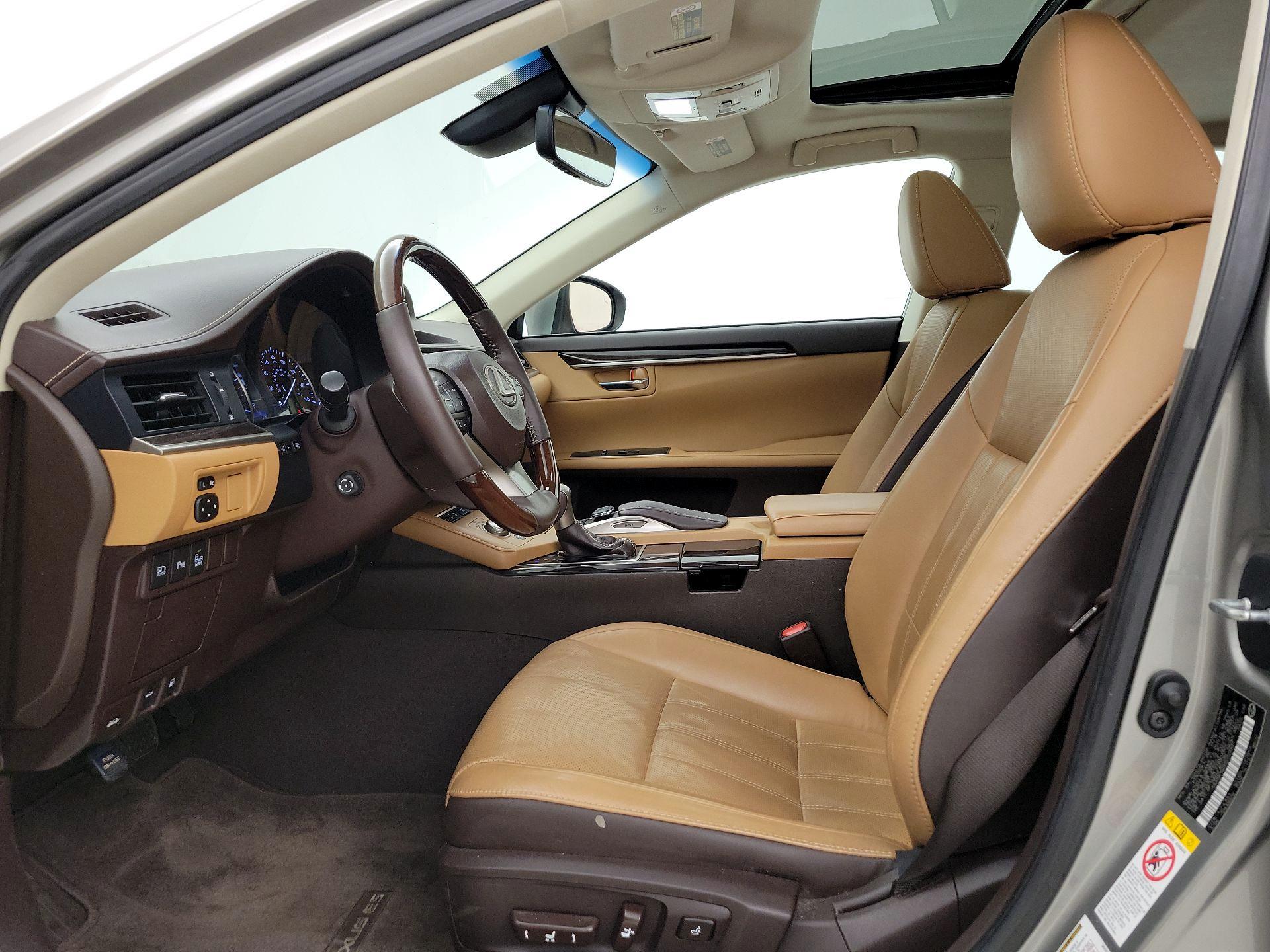 Thumbnail: 2016 Lexus ES - 11