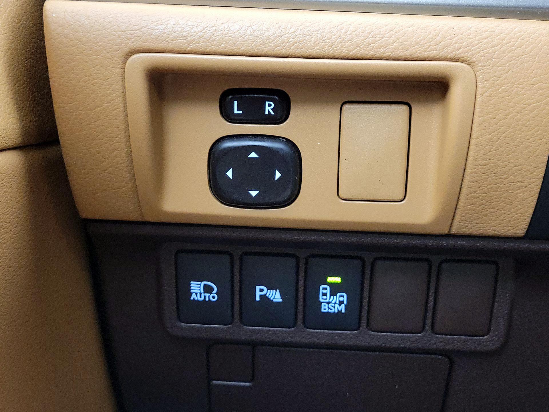 Thumbnail: 2016 Lexus ES - 13