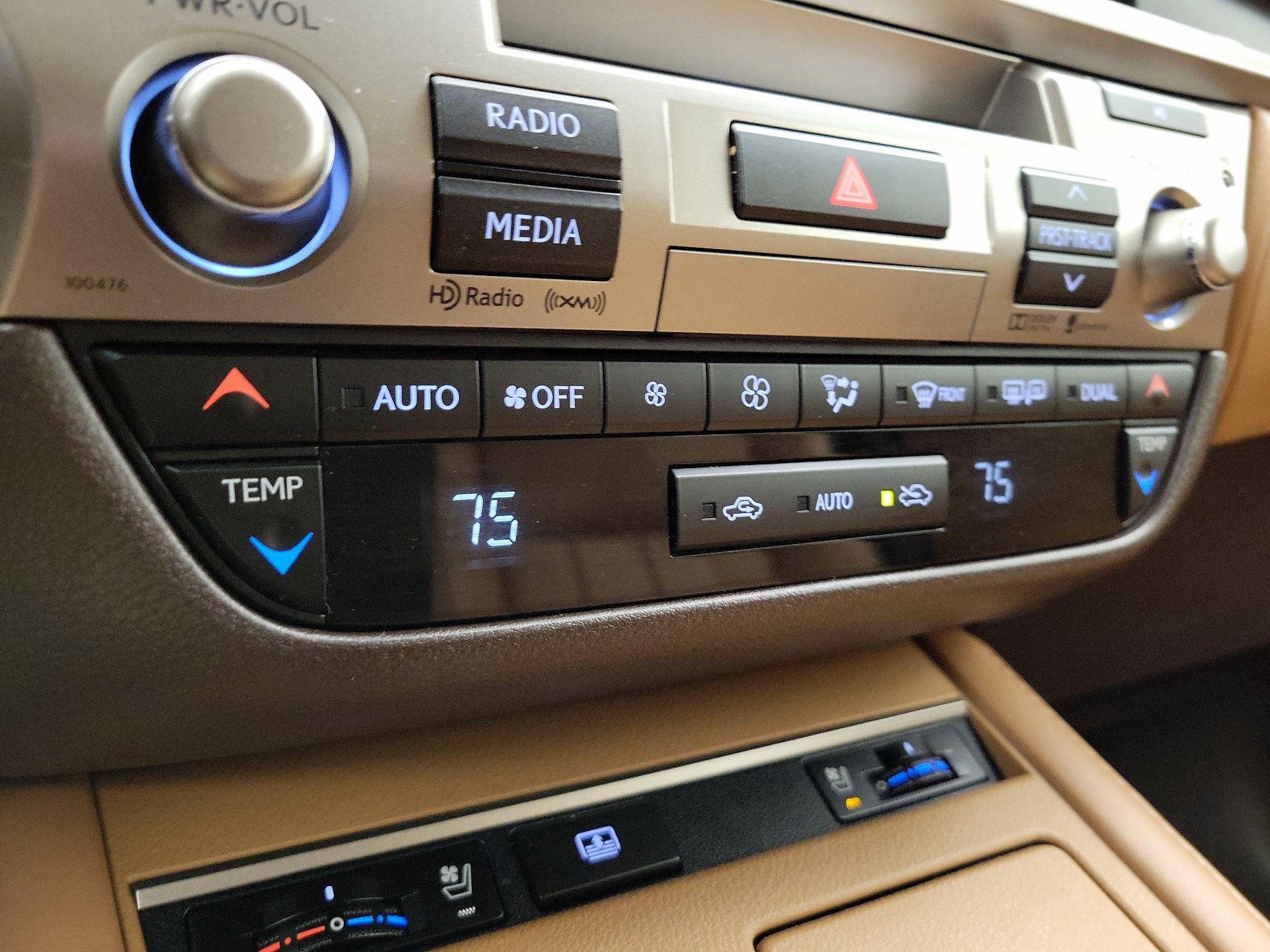 Thumbnail: 2016 Lexus ES - 17