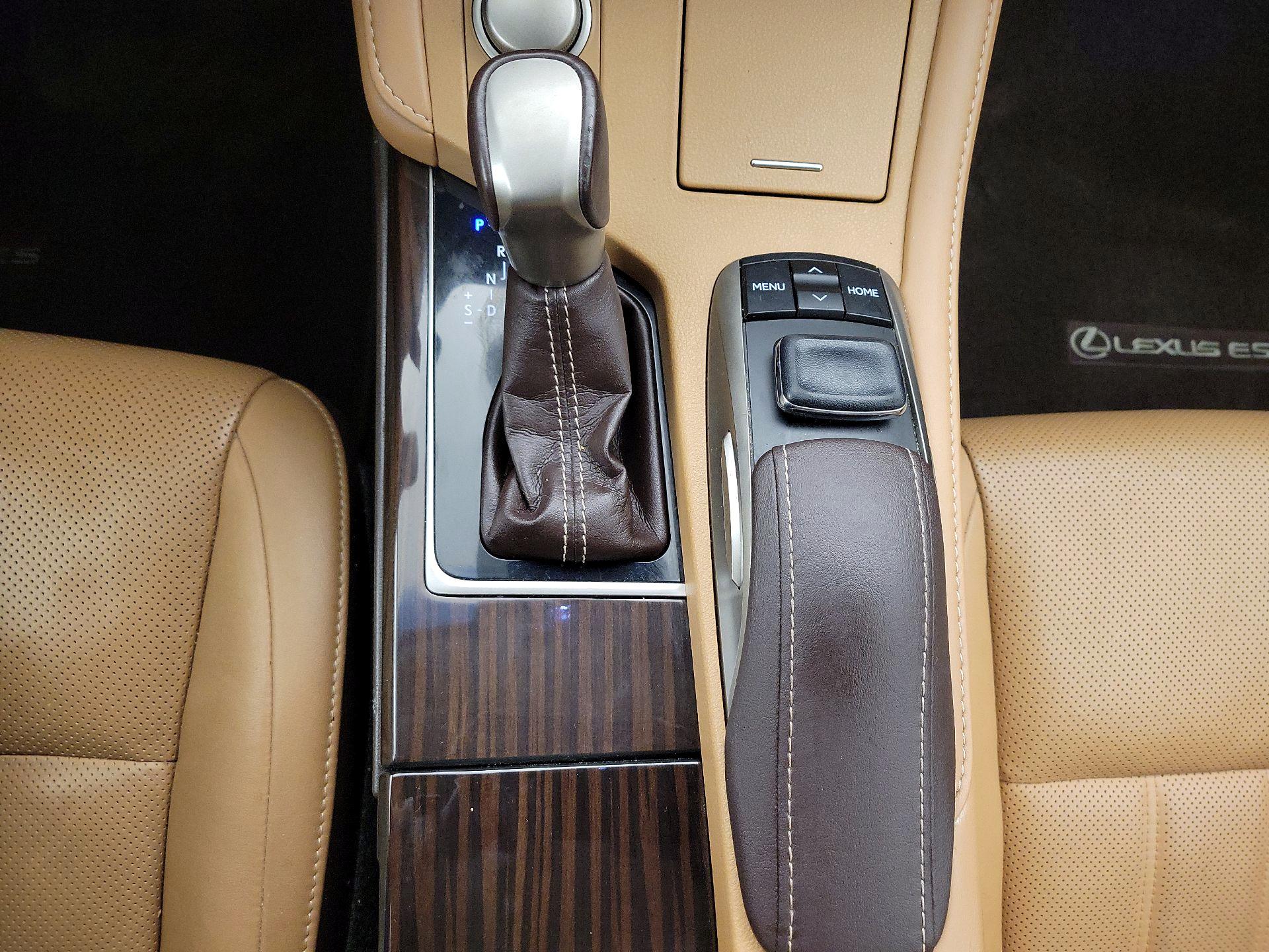 Thumbnail: 2016 Lexus ES - 18