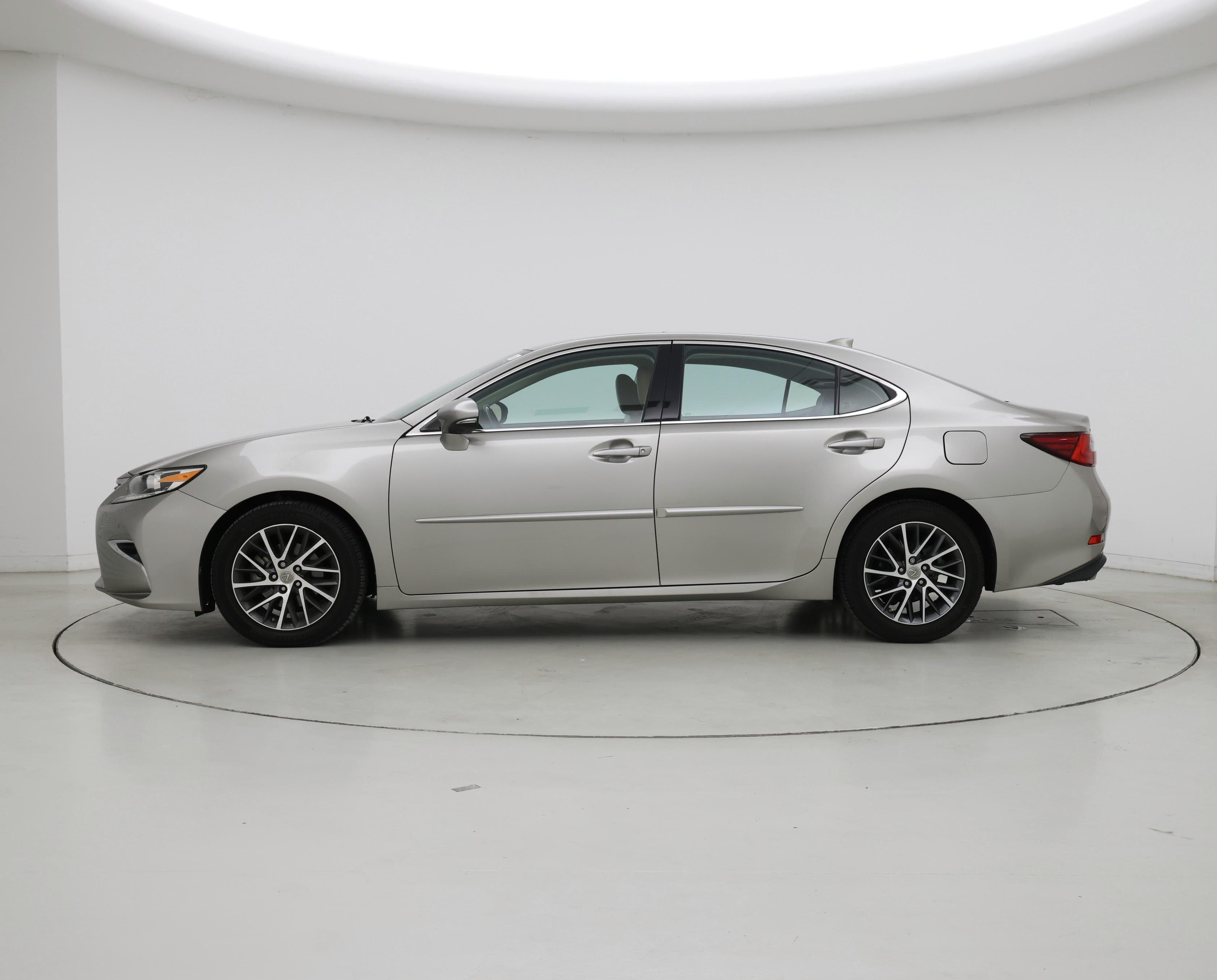 Thumbnail: 2016 Lexus ES - 3