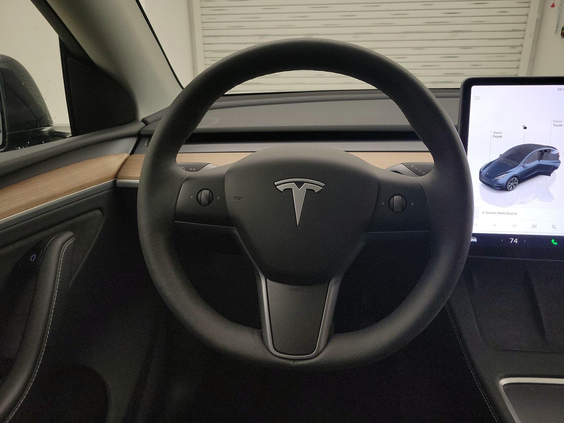 Thumbnail: 2025 Tesla Model Y - 10