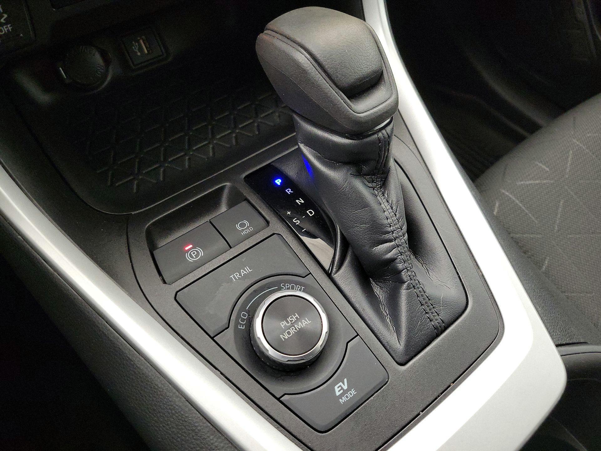 Thumbnail: 2023 Toyota RAV4 - 17