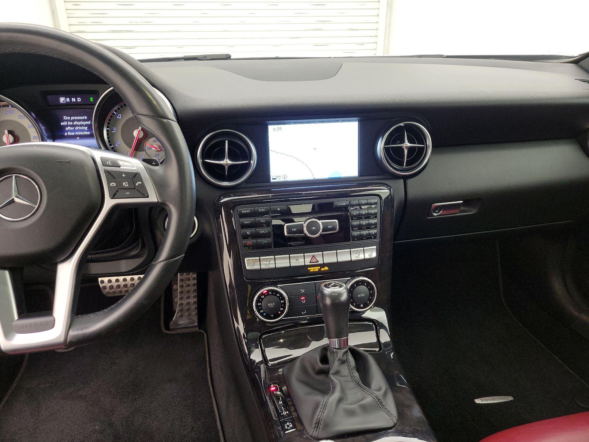 Thumbnail: 2015 Mercedes-Benz SLK - 9