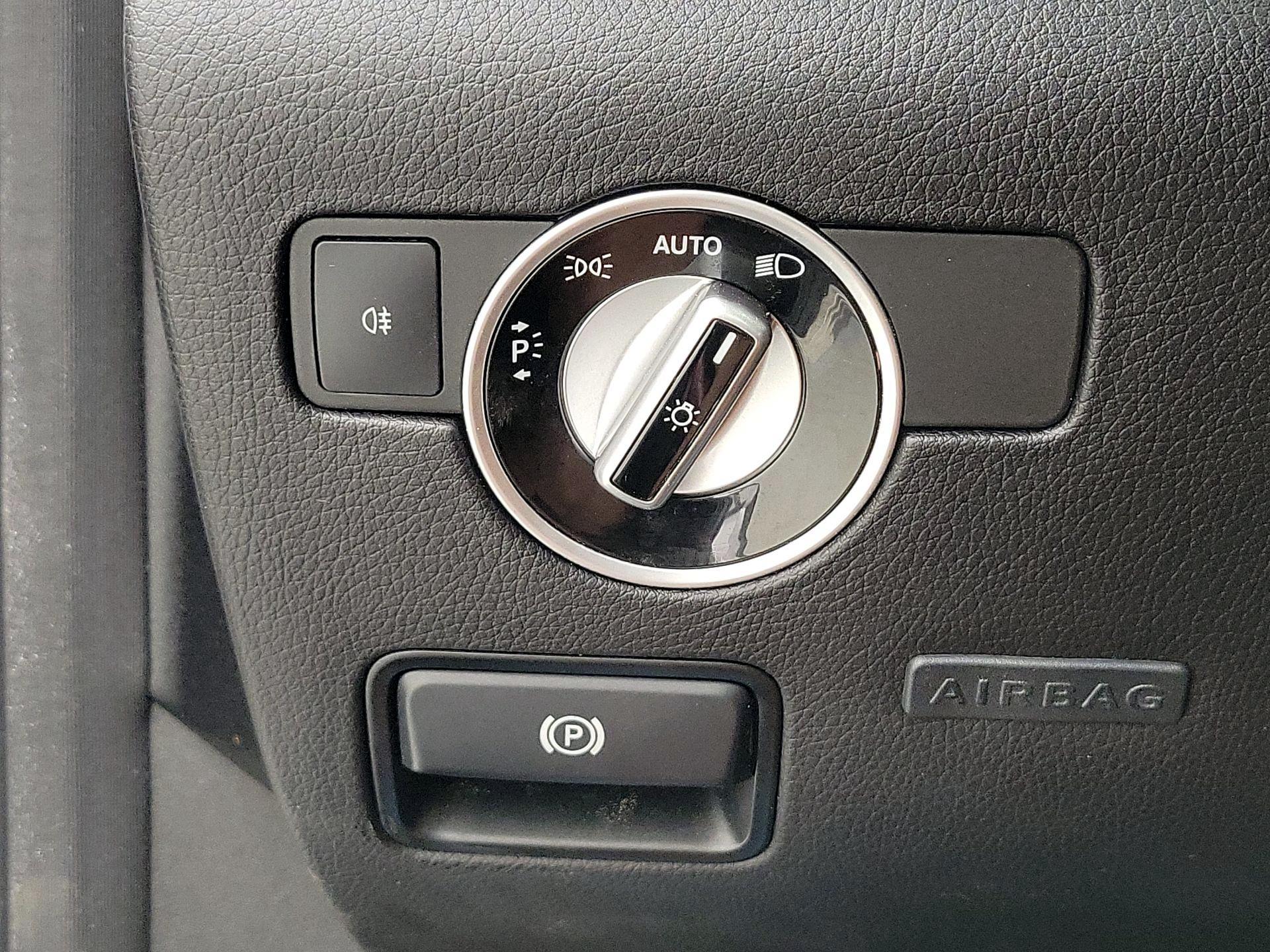 Thumbnail: 2015 Mercedes-Benz SLK - 13