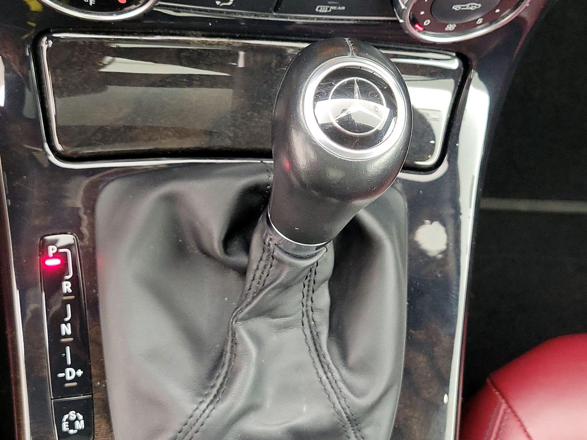 Thumbnail: 2015 Mercedes-Benz SLK - 17