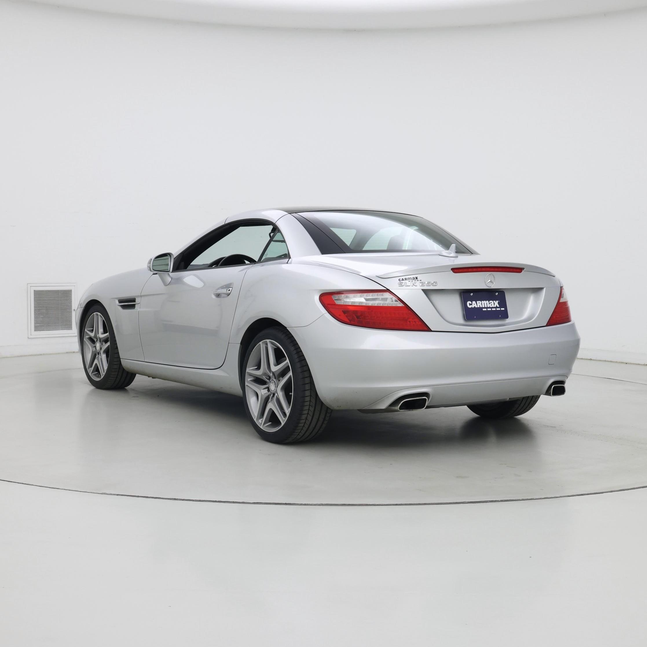 Thumbnail: 2015 Mercedes-Benz SLK - 2