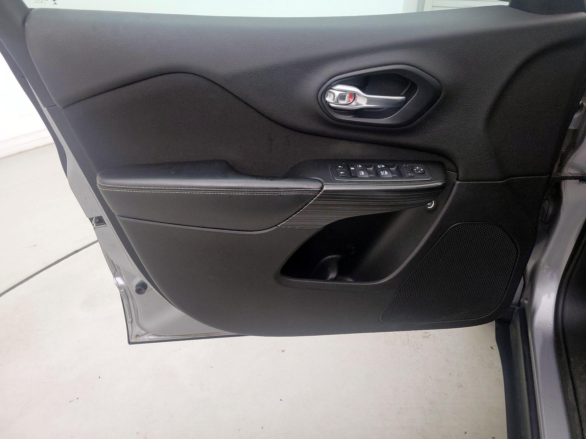 Thumbnail: 2014 Jeep Cherokee - 12