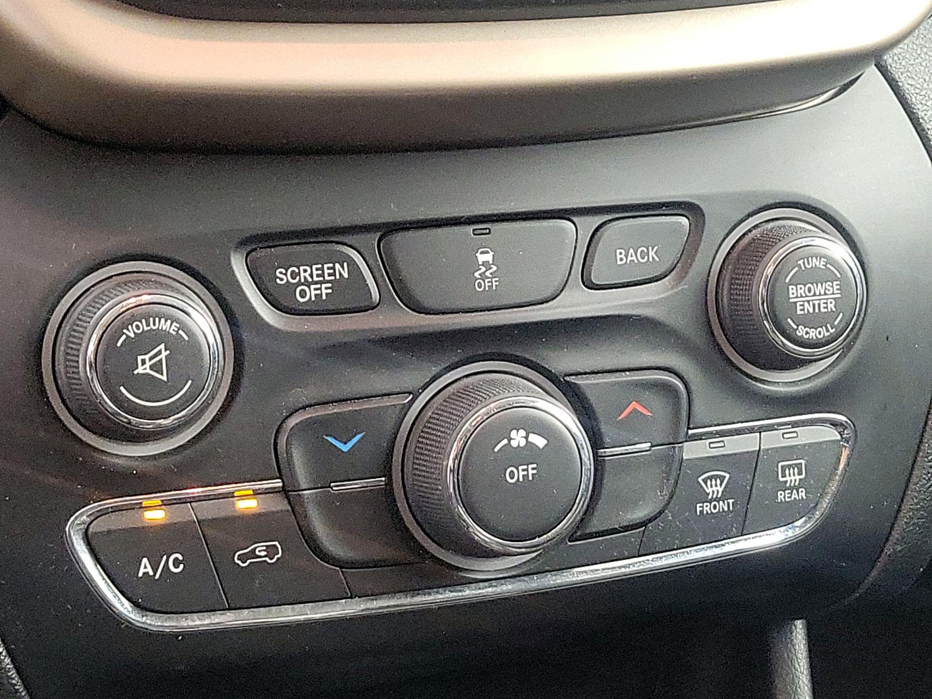 Thumbnail: 2014 Jeep Cherokee - 15