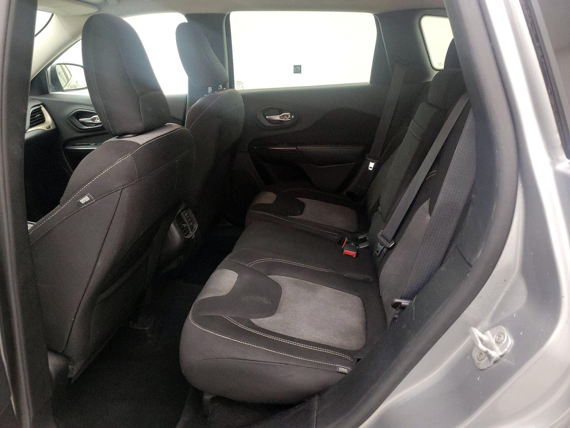 Thumbnail: 2014 Jeep Cherokee - 18