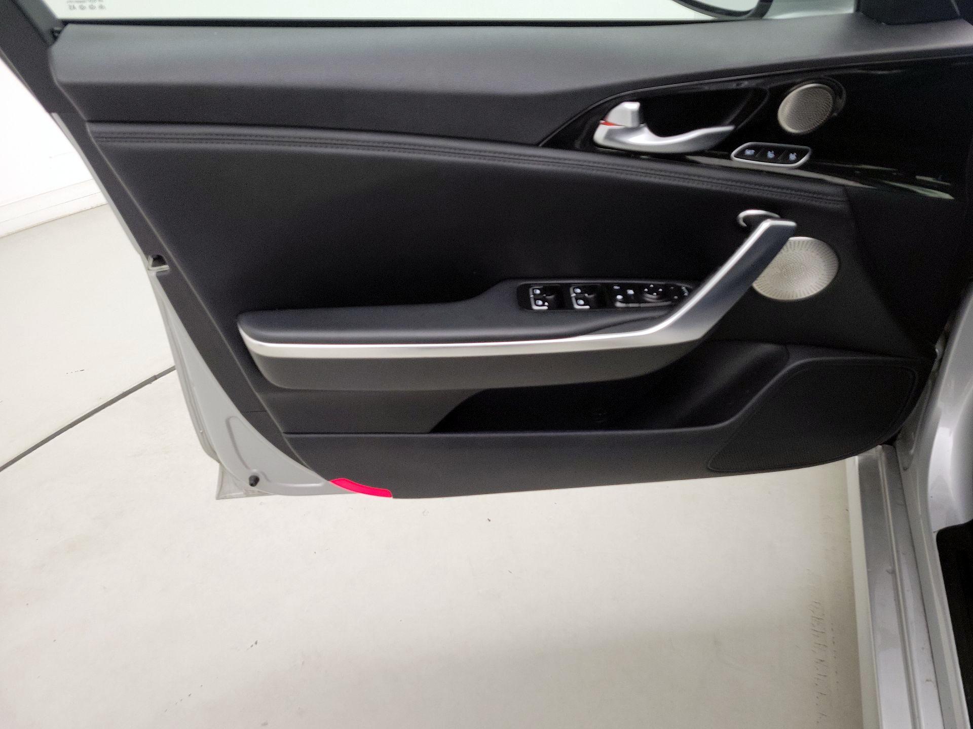 Thumbnail: 2018 Kia Stinger - 12