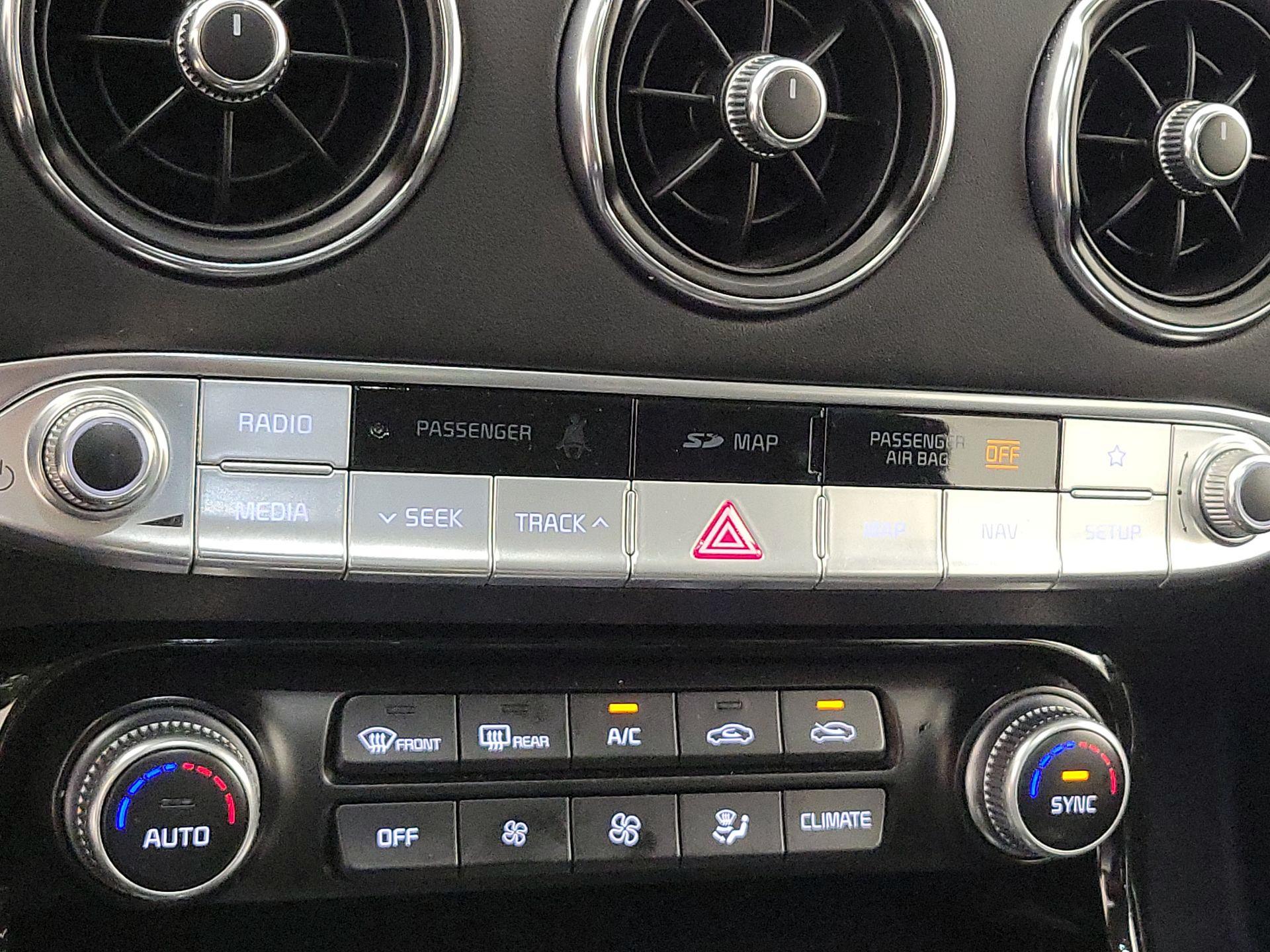 Thumbnail: 2018 Kia Stinger - 17