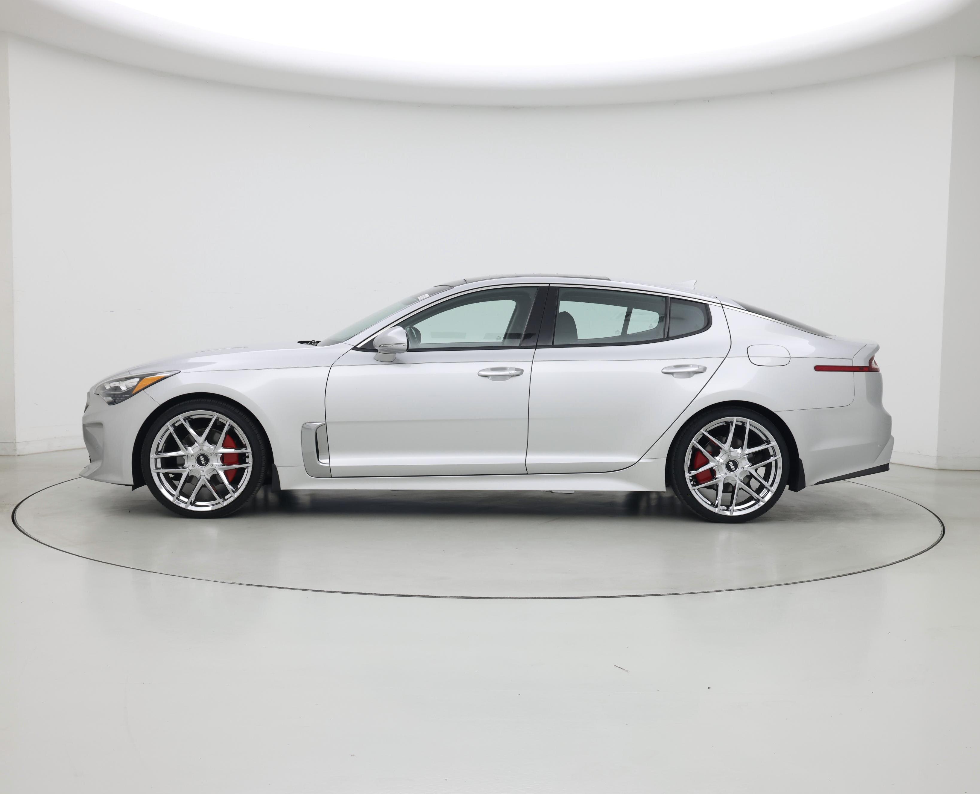 Thumbnail: 2018 Kia Stinger - 3