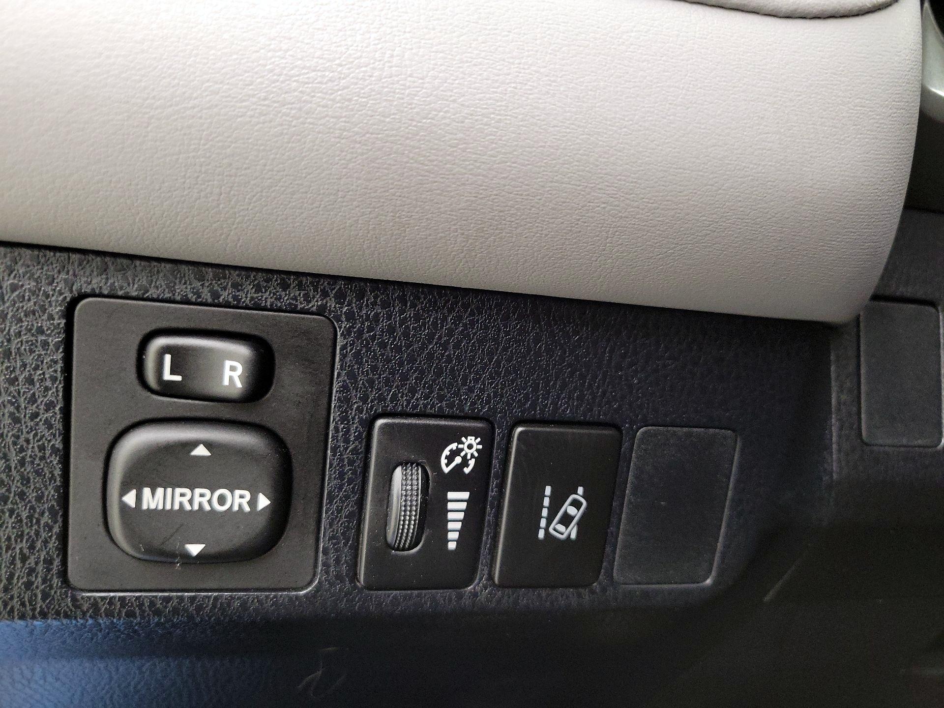 Thumbnail: 2018 Toyota RAV4 - 13