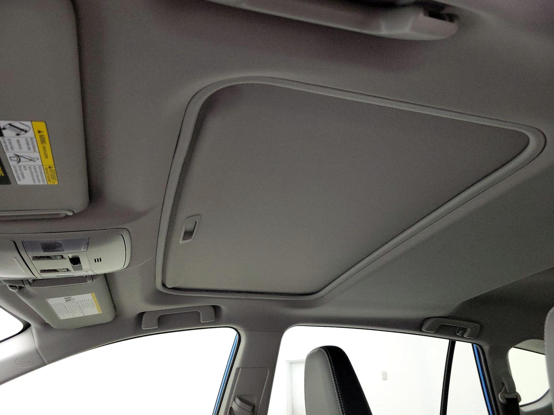 Thumbnail: 2018 Toyota RAV4 - 20