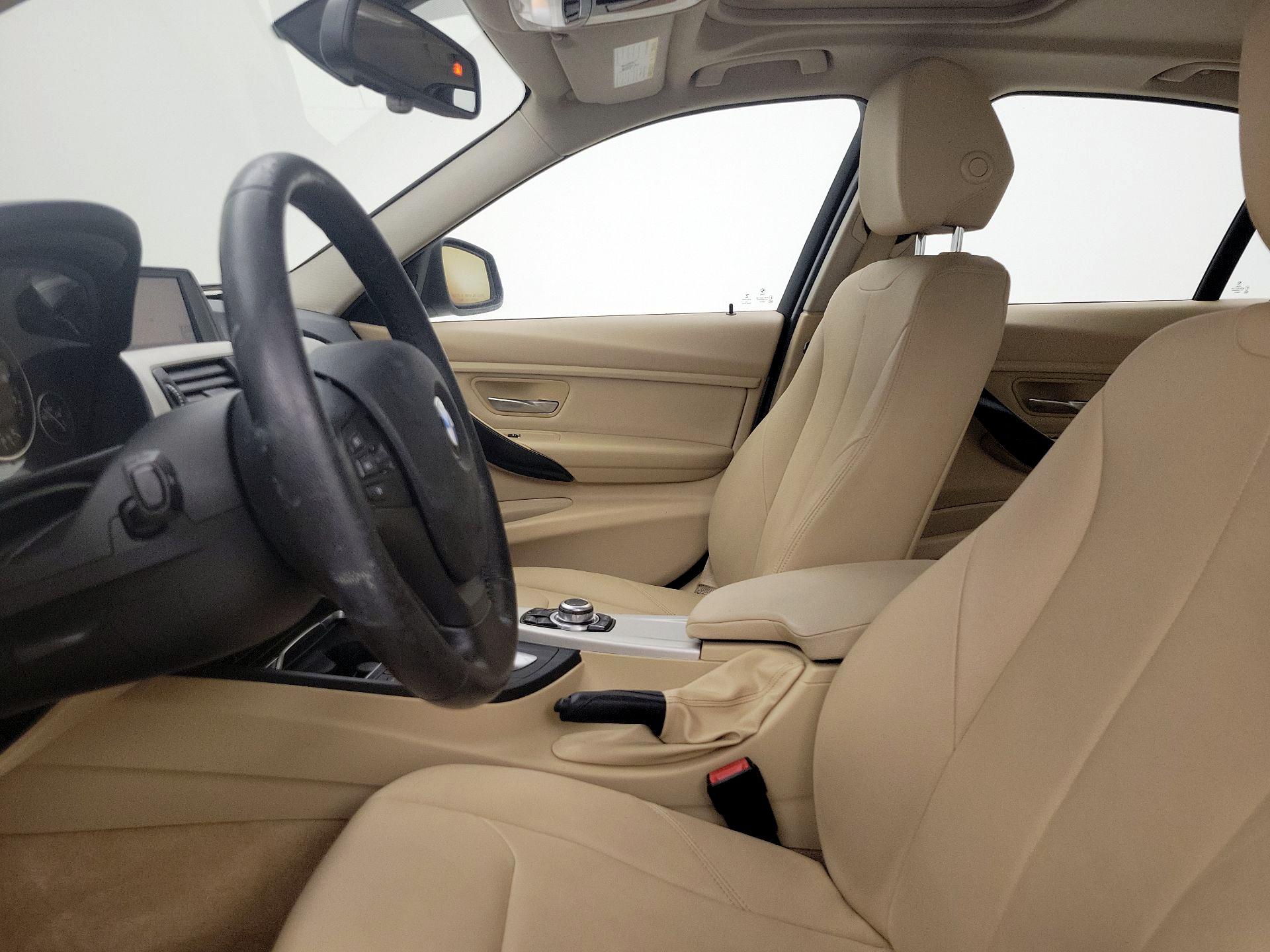 Thumbnail: 2016 BMW 3 Series - 11