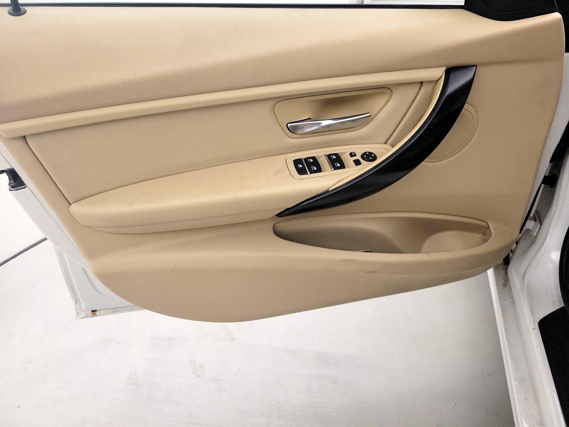 Thumbnail: 2016 BMW 3 Series - 12