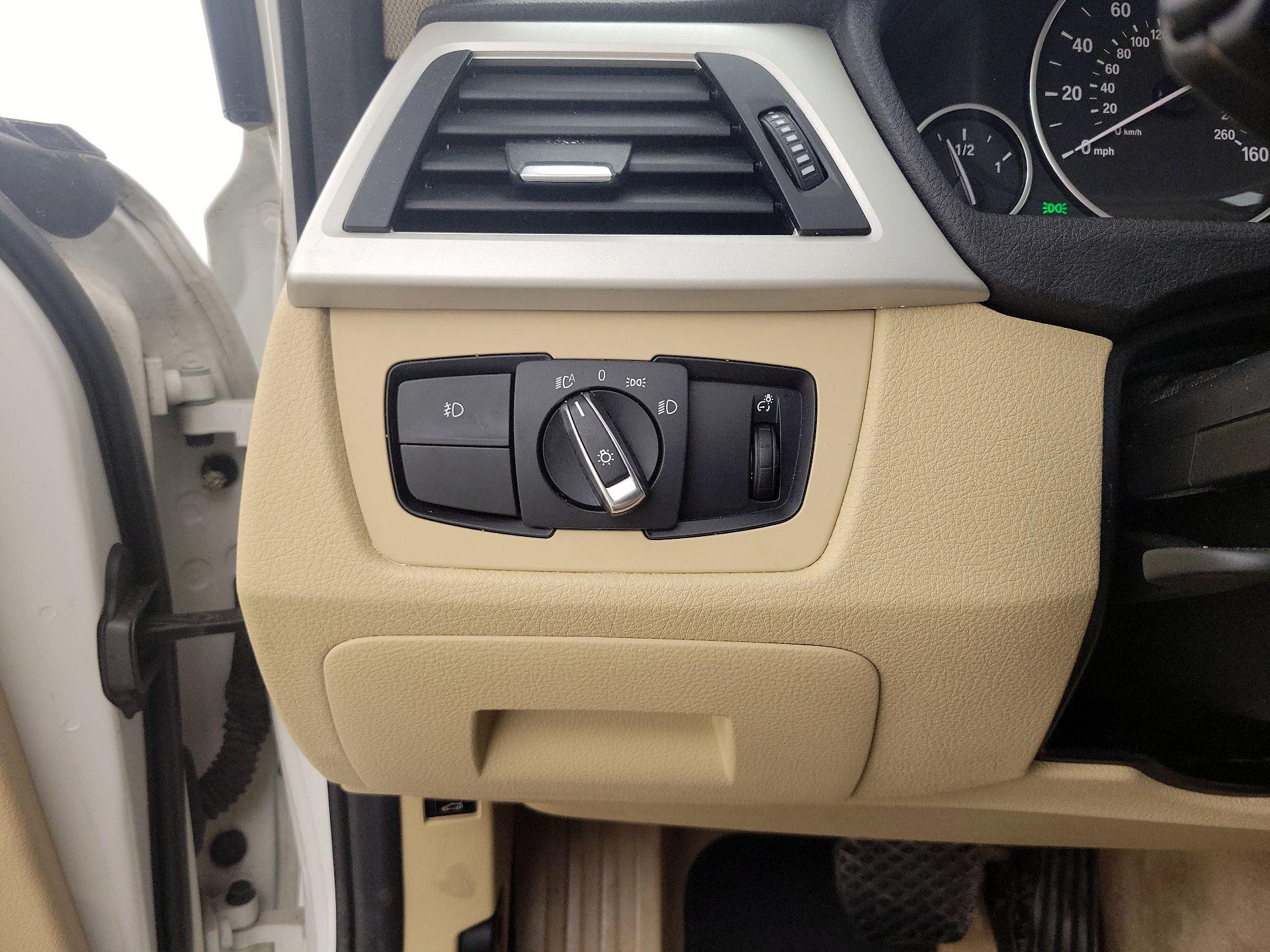 Thumbnail: 2016 BMW 3 Series - 13