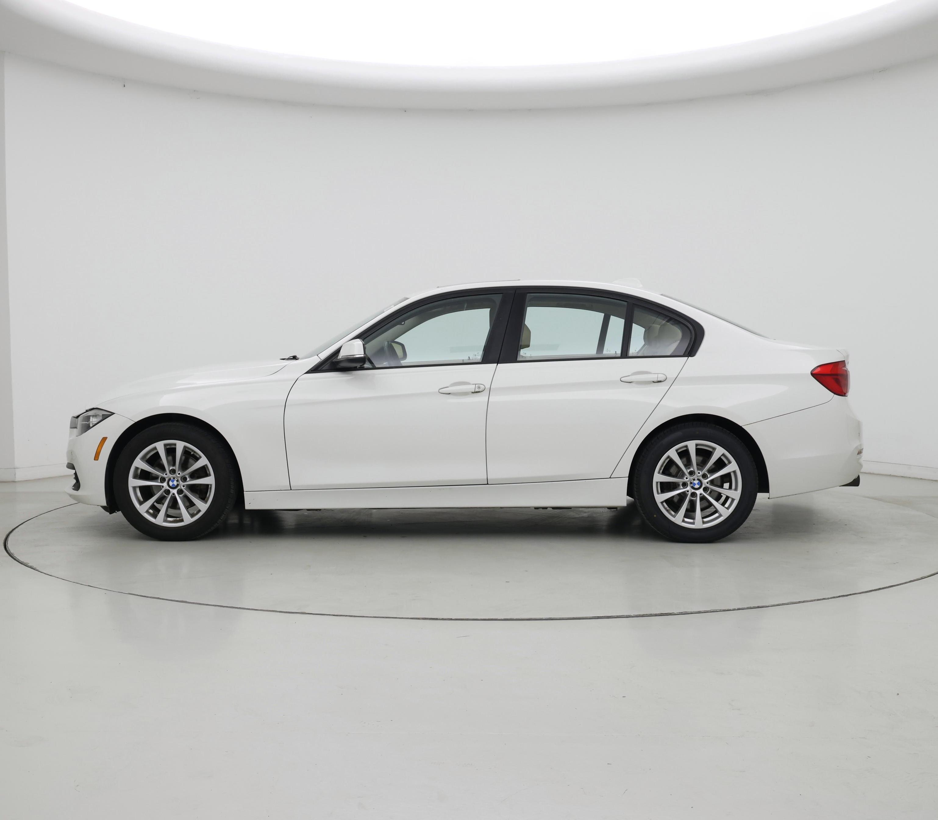 Thumbnail: 2016 BMW 3 Series - 3