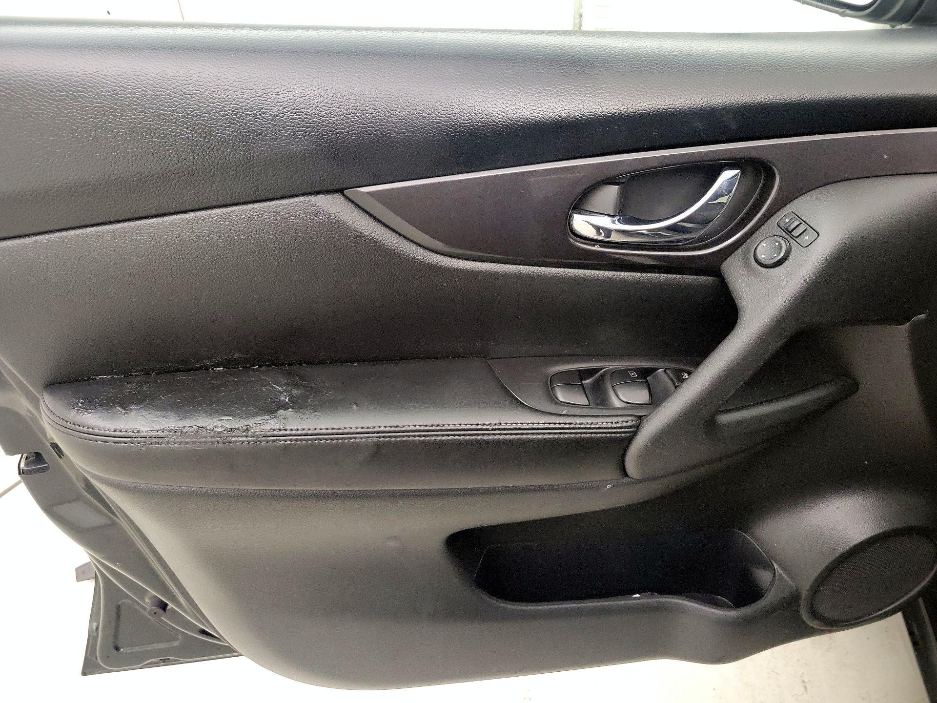 Thumbnail: 2018 Nissan Rogue - 12