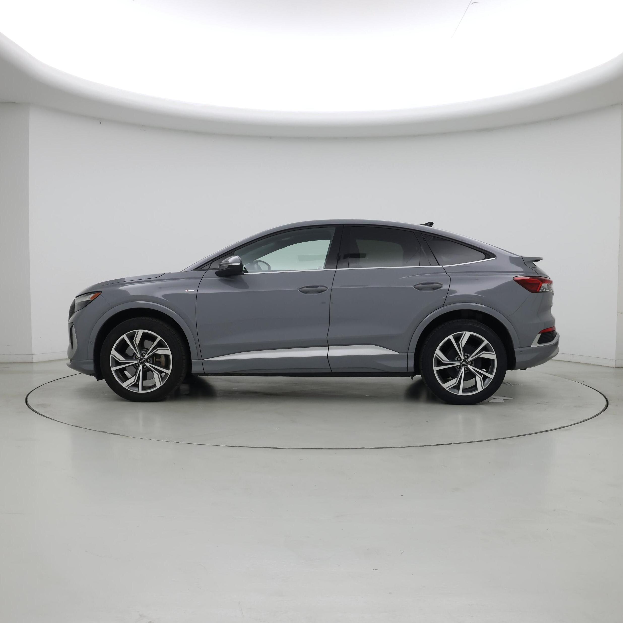 Thumbnail: 2023 Audi Q4 e-tron - 3