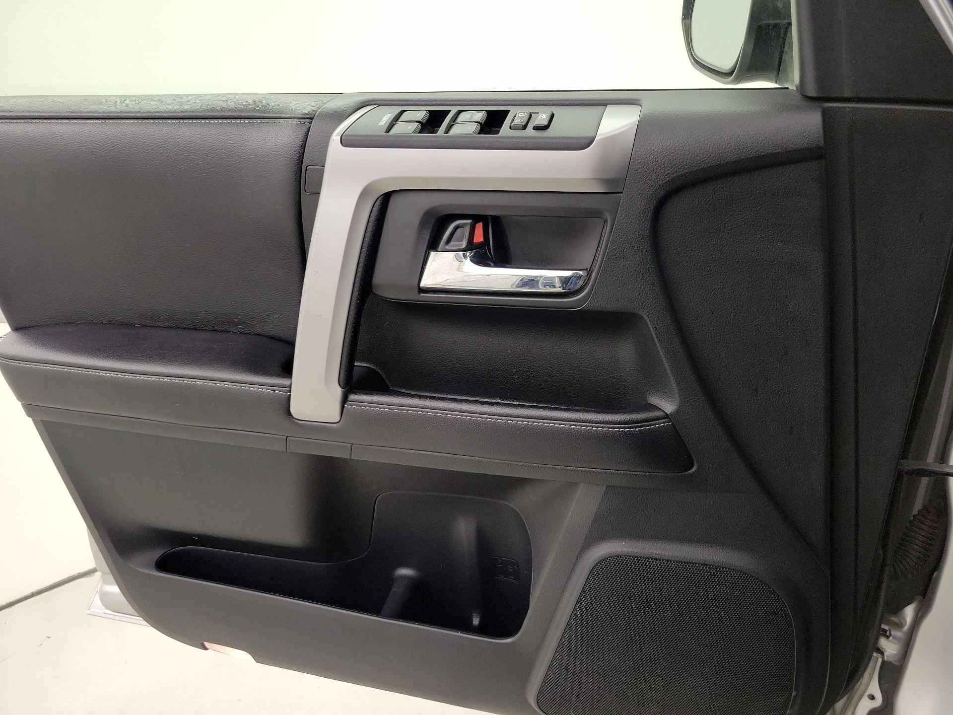 Thumbnail: 2016 Toyota 4Runner - 12