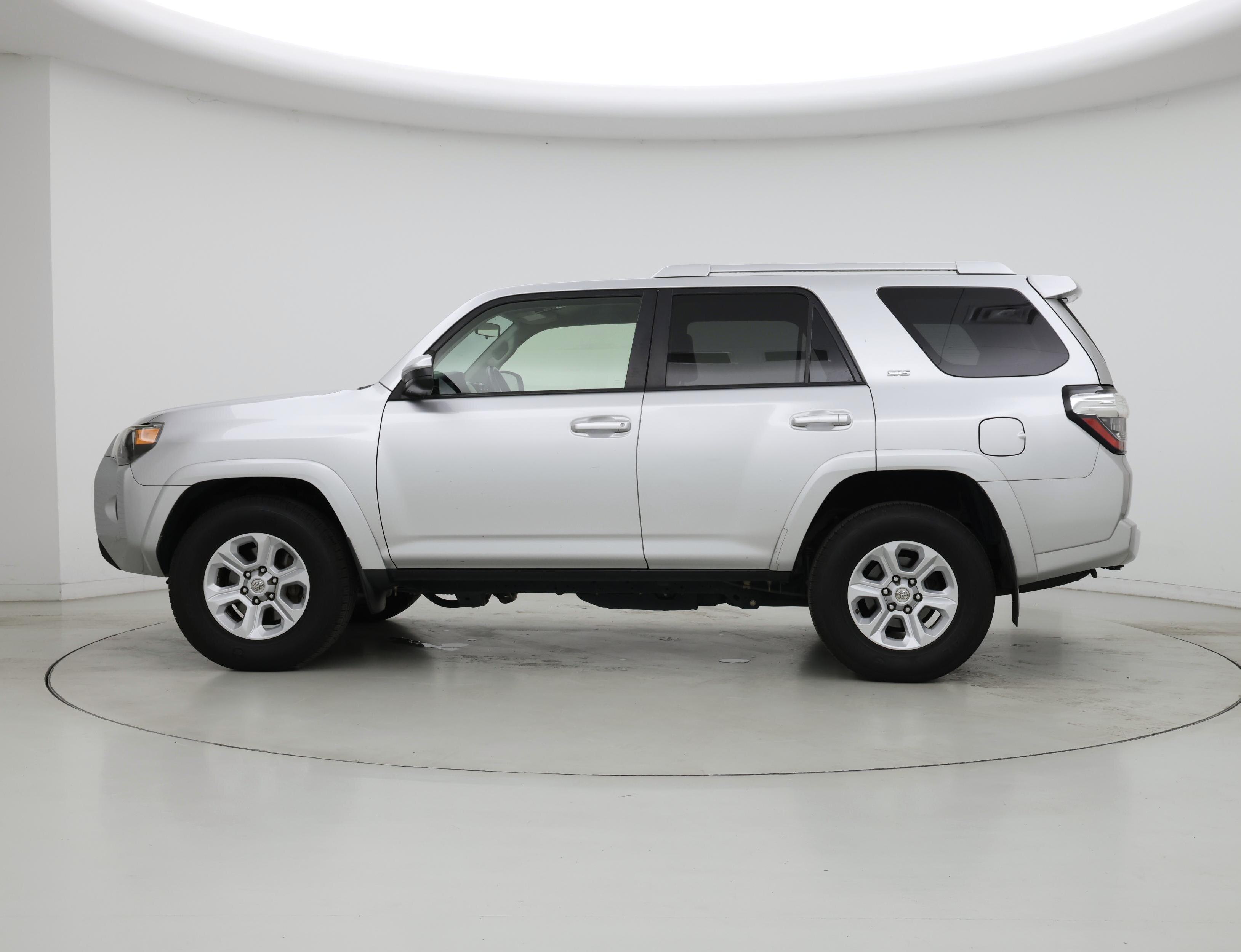 Thumbnail: 2016 Toyota 4Runner - 3
