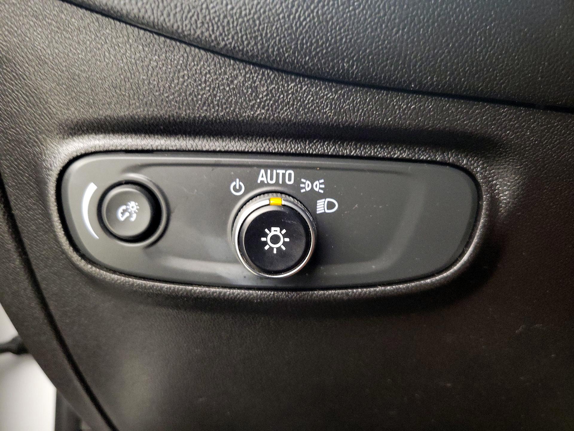 Thumbnail: 2018 Chevrolet Equinox - 13