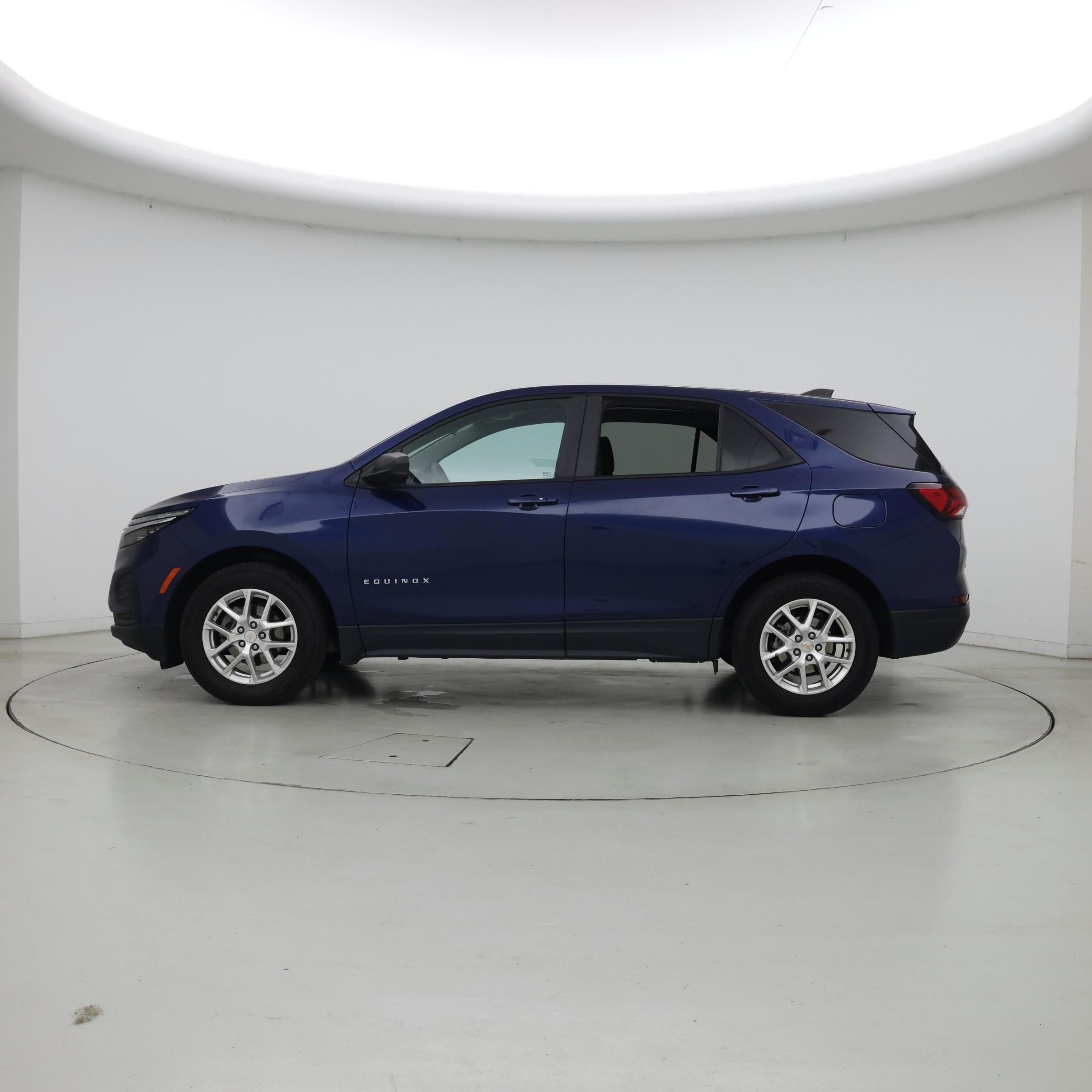 Thumbnail: 2022 Chevrolet Equinox - 3