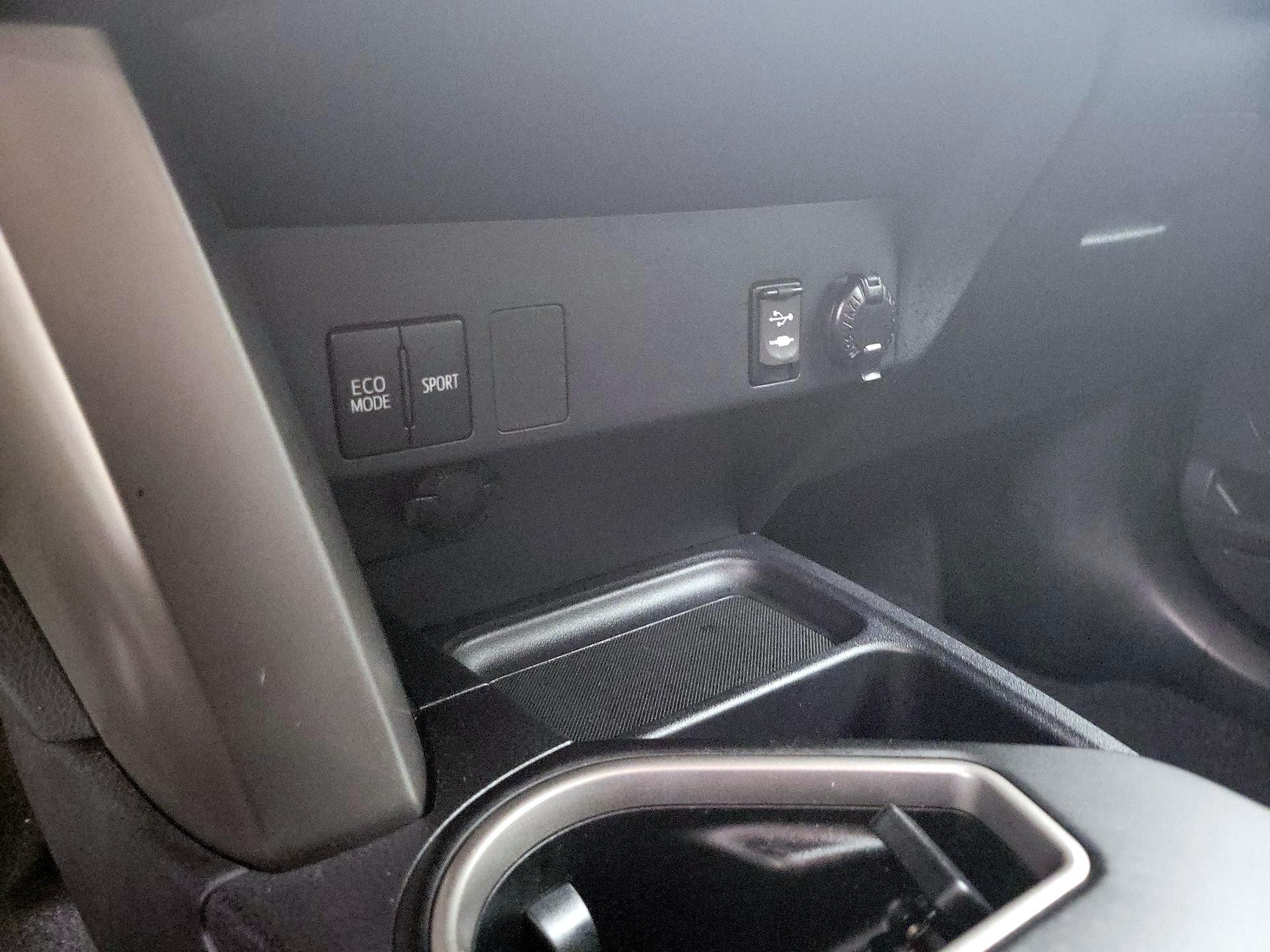 Thumbnail: 2017 Toyota RAV4 - 18