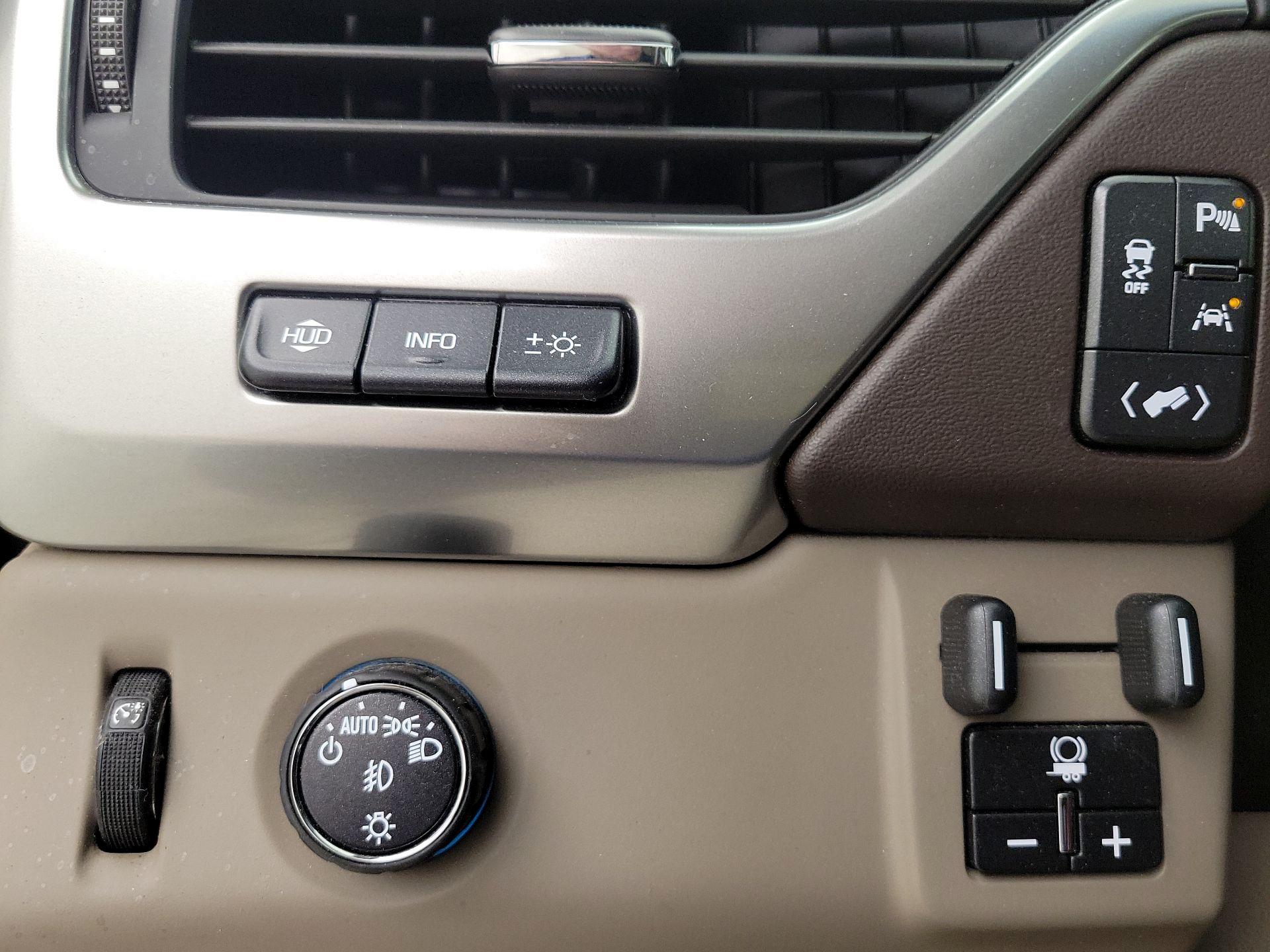 Thumbnail: 2017 Chevrolet Tahoe - 13