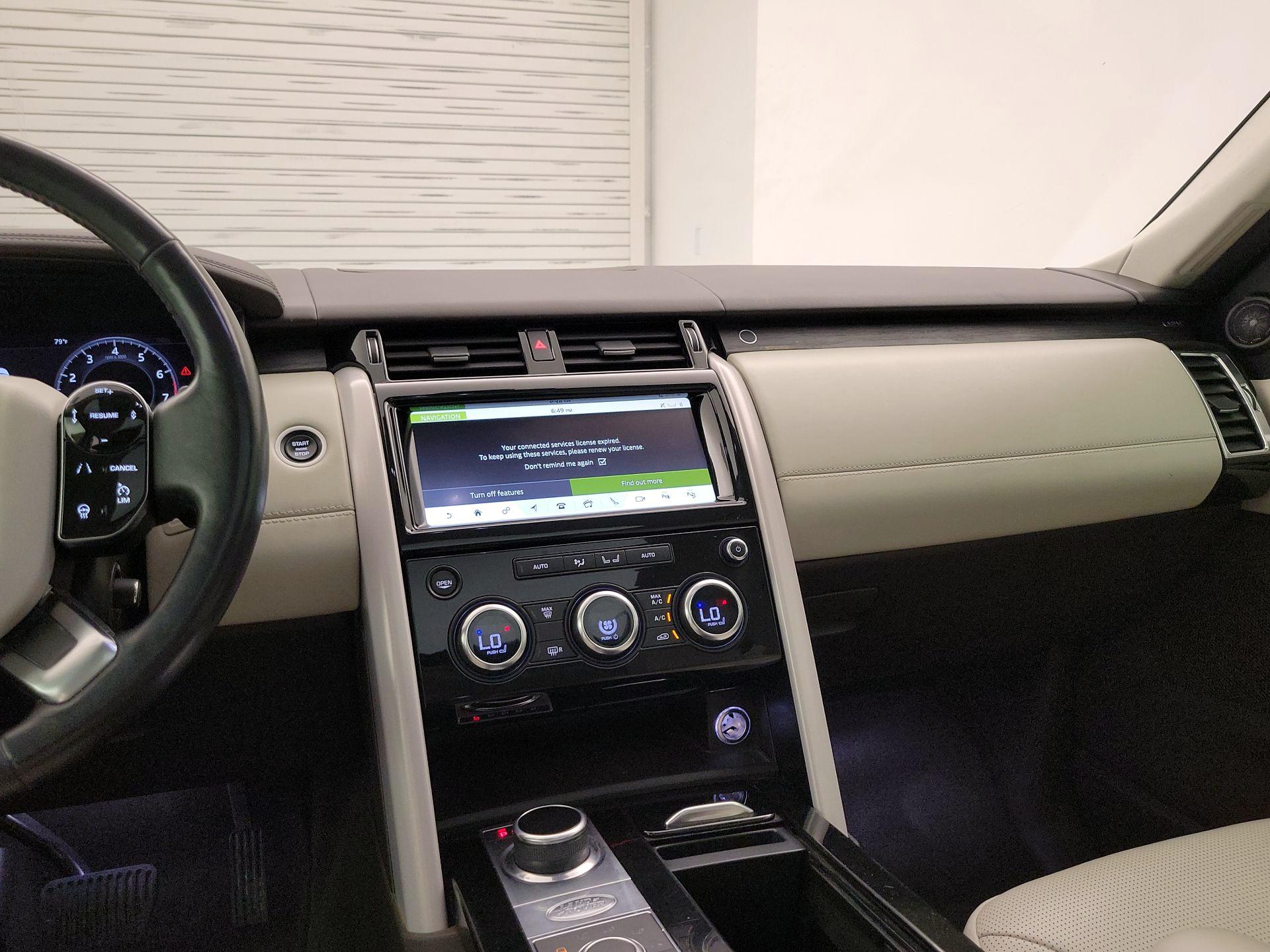 Thumbnail: 2019 Land Rover Discovery - 9