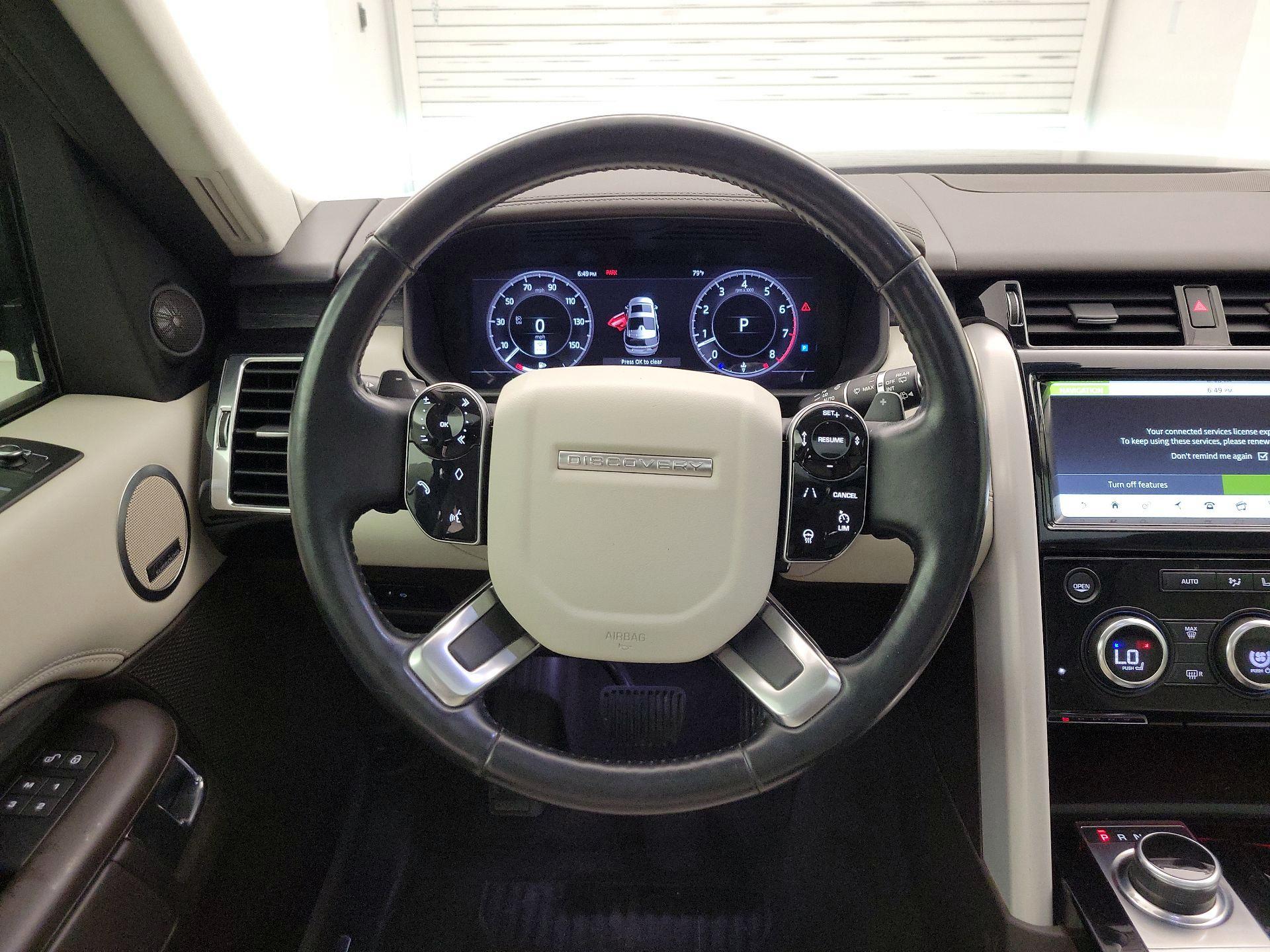 Thumbnail: 2019 Land Rover Discovery - 10