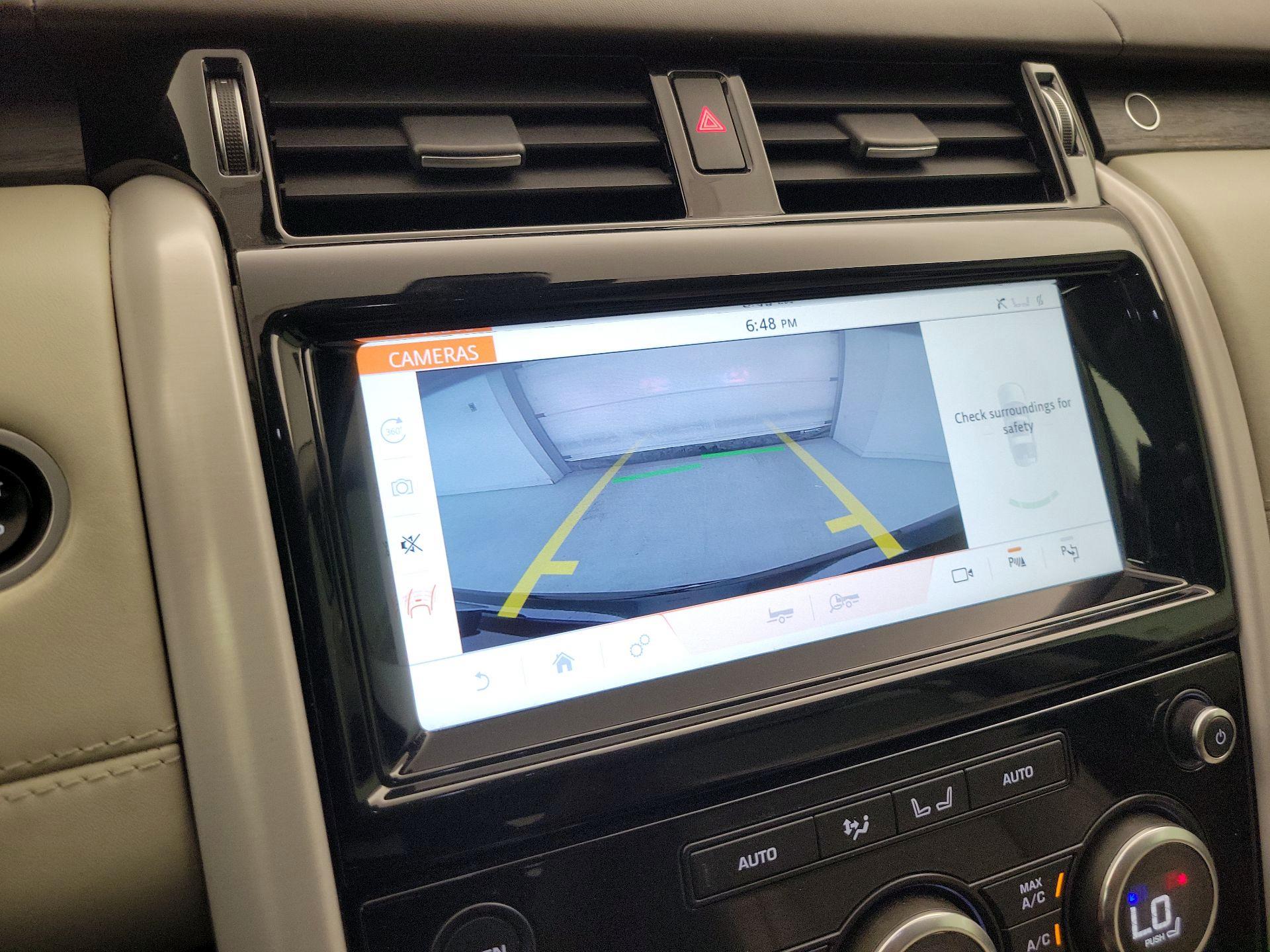 Thumbnail: 2019 Land Rover Discovery - 14