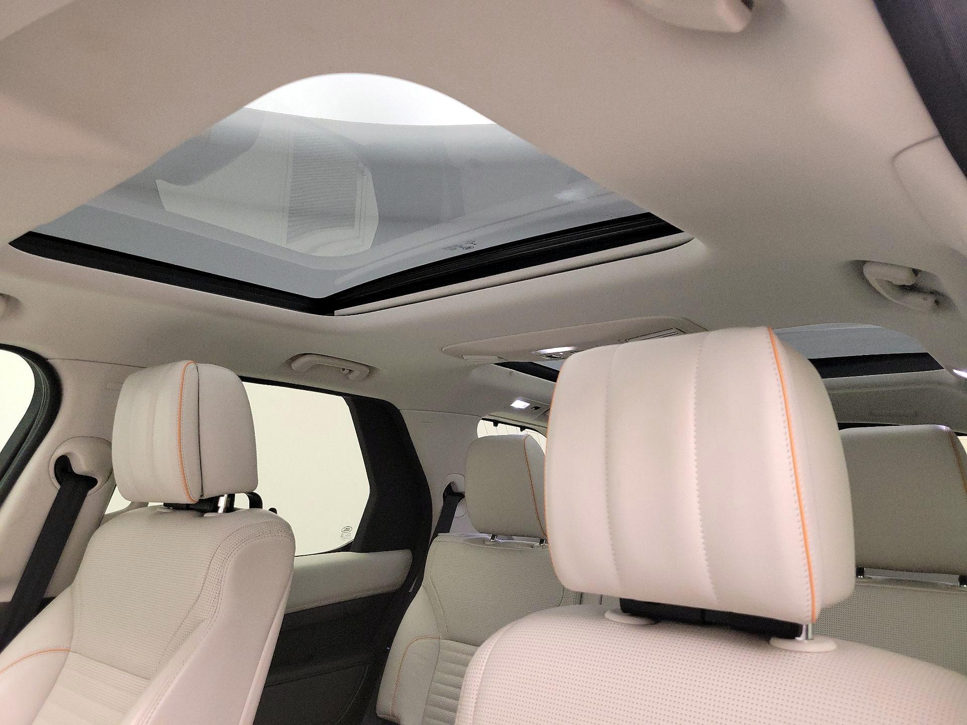 Thumbnail: 2019 Land Rover Discovery - 19