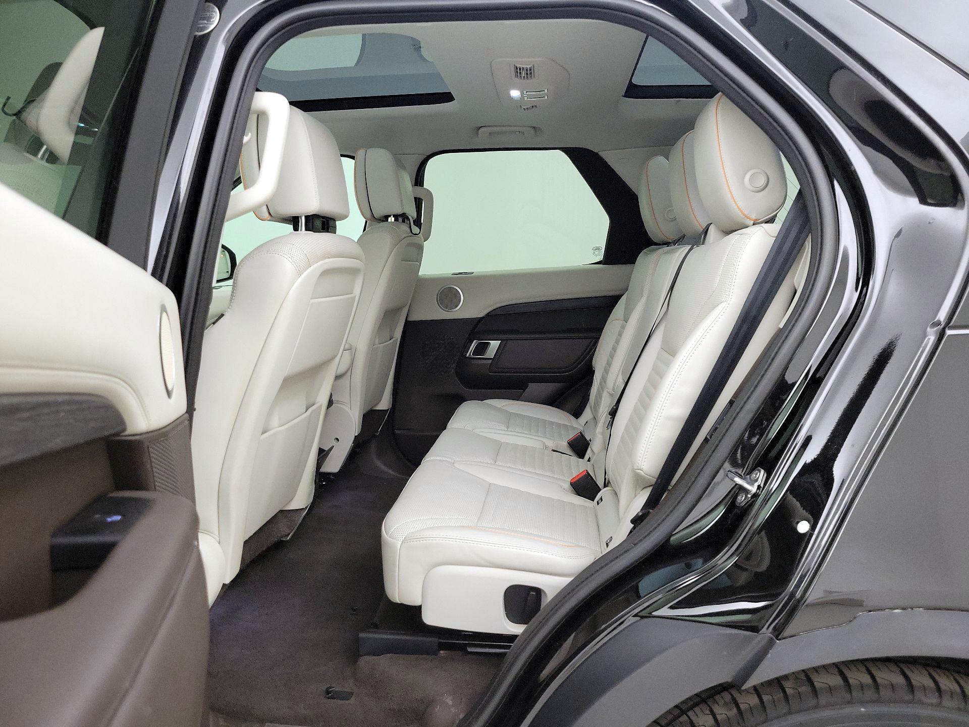 Thumbnail: 2019 Land Rover Discovery - 20
