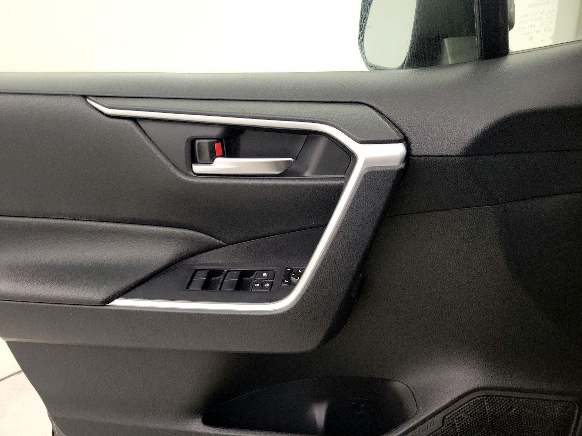 Thumbnail: 2019 Toyota RAV4 - 12