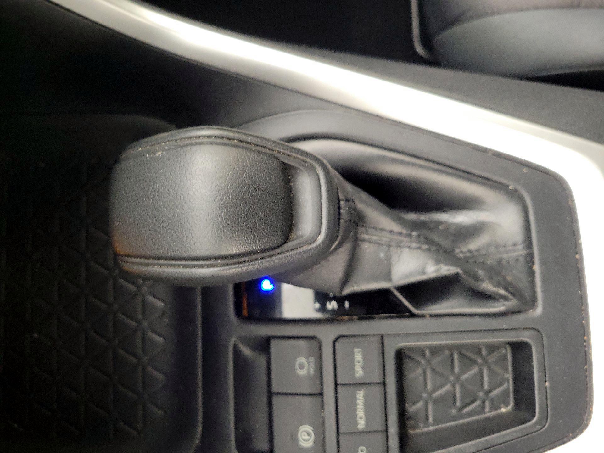 Thumbnail: 2019 Toyota RAV4 - 17