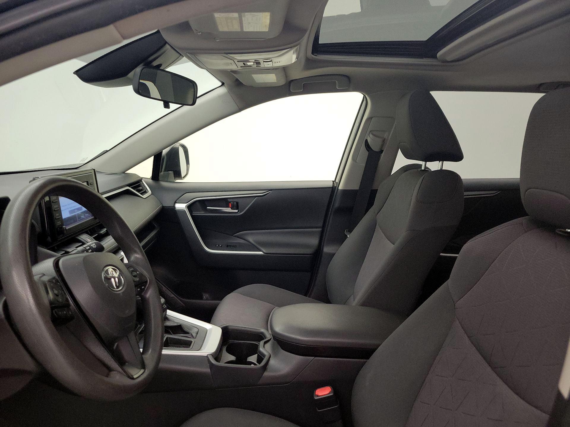 Thumbnail: 2019 Toyota RAV4 - 19