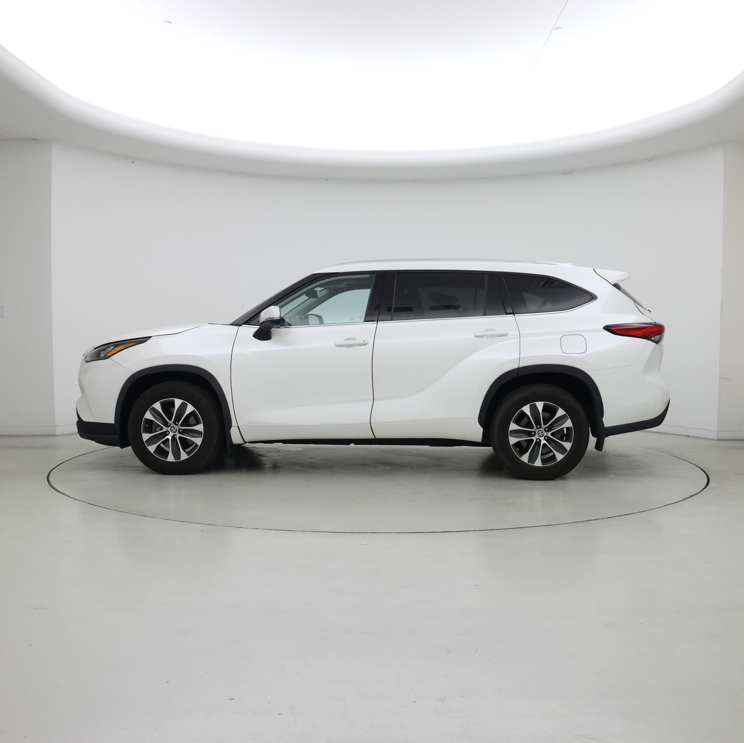 Thumbnail: 2020 Toyota Highlander - 3