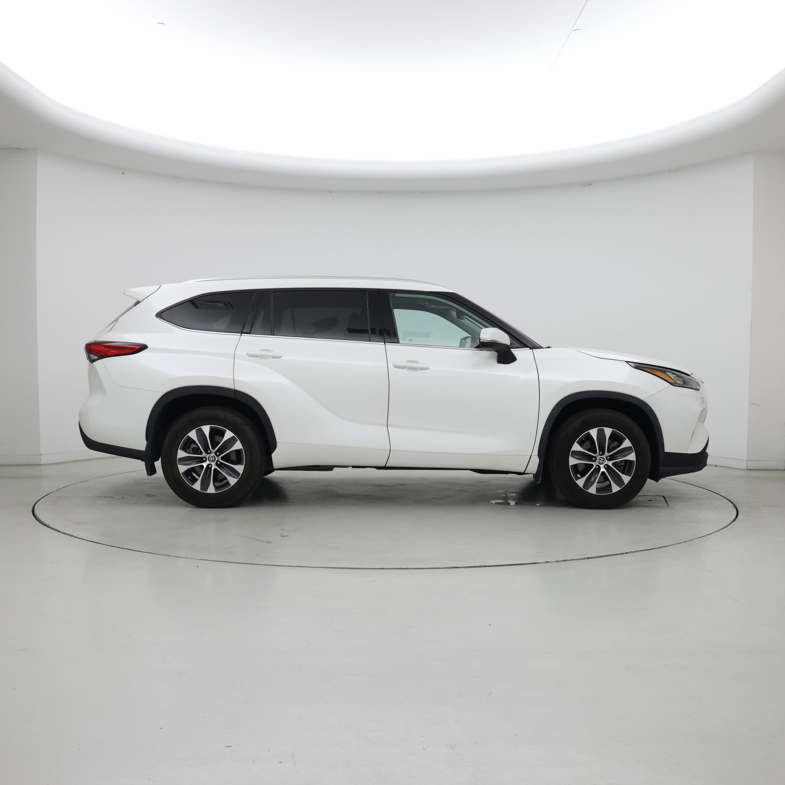 Thumbnail: 2020 Toyota Highlander - 7