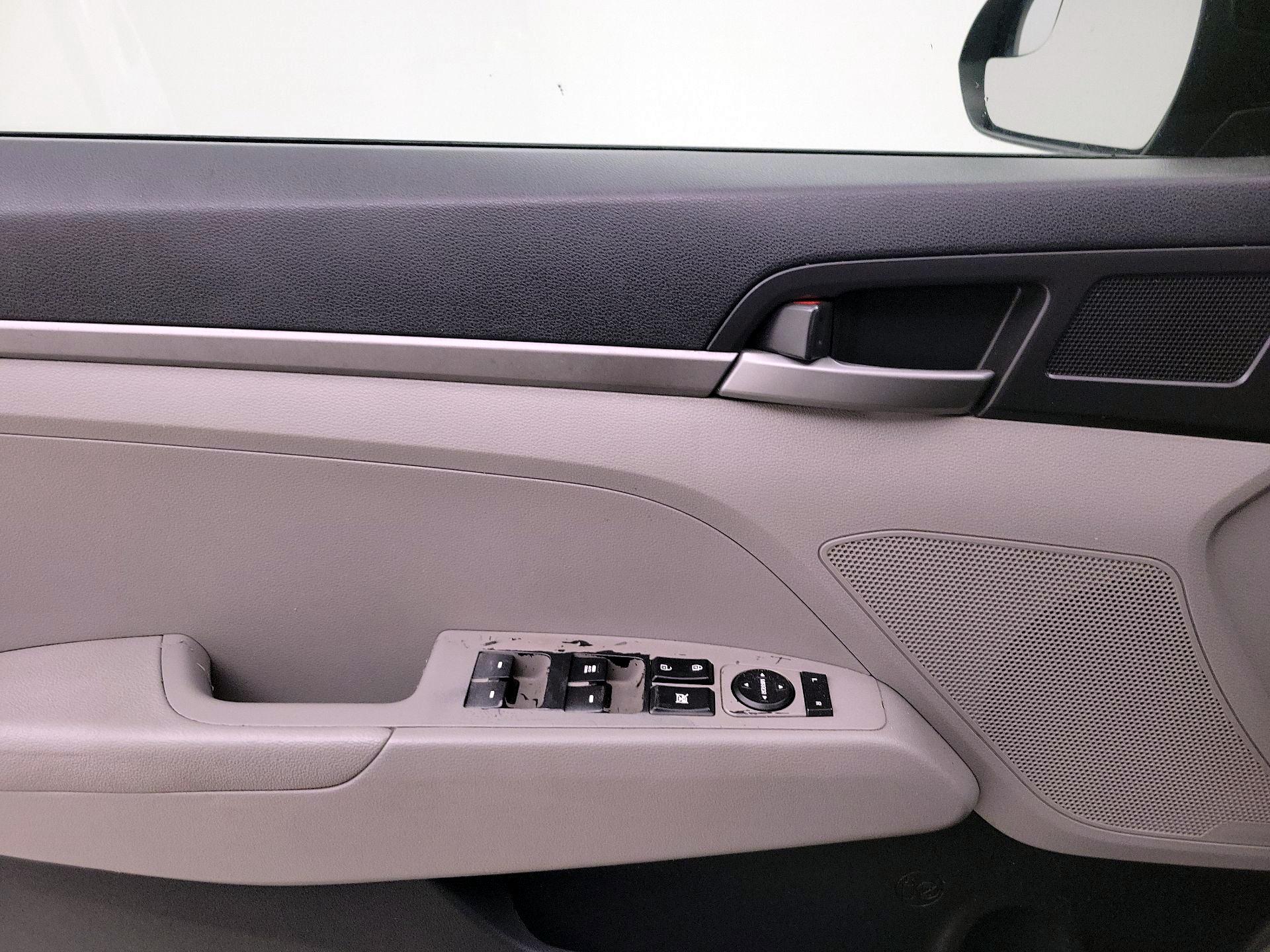 Thumbnail: 2018 Hyundai Elantra - 12