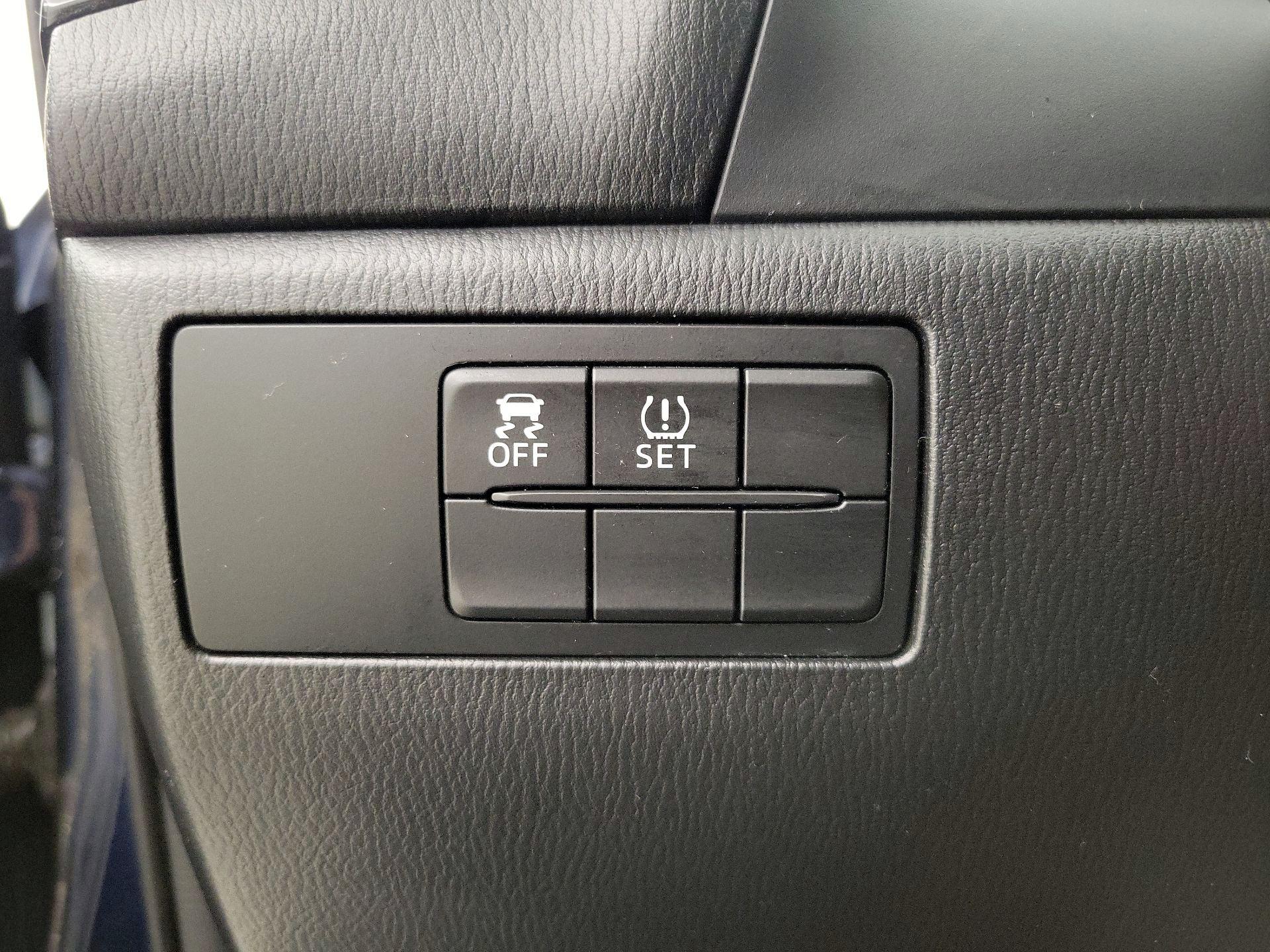 Thumbnail: 2014 Mazda Mazda3 - 13