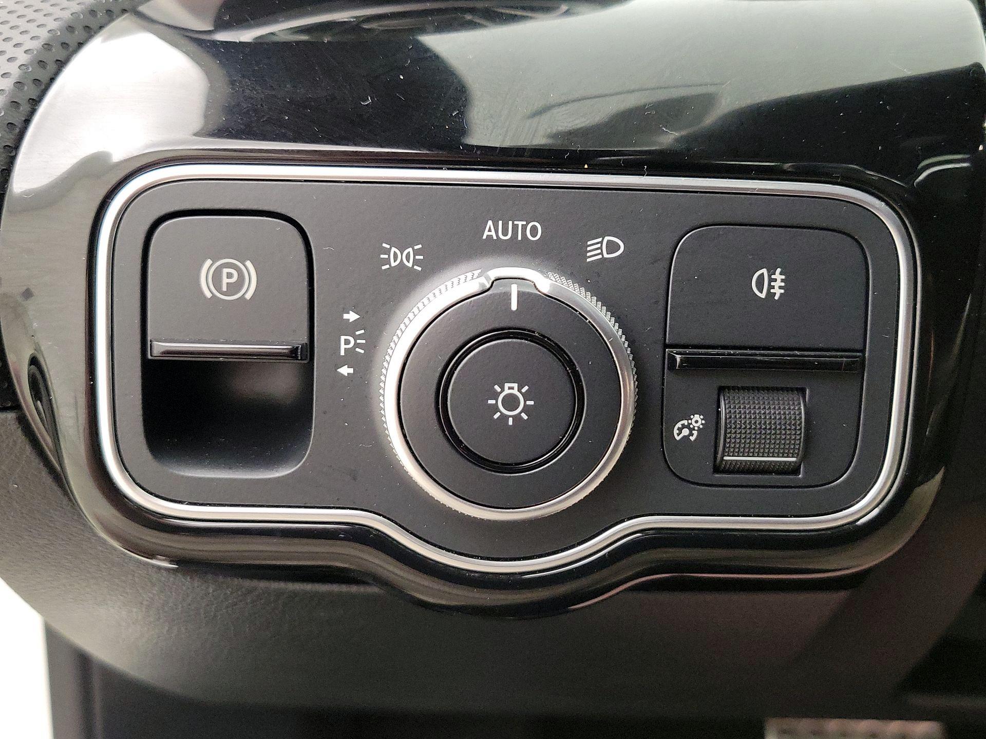 Thumbnail: 2022 Mercedes-Benz A-Class - 13