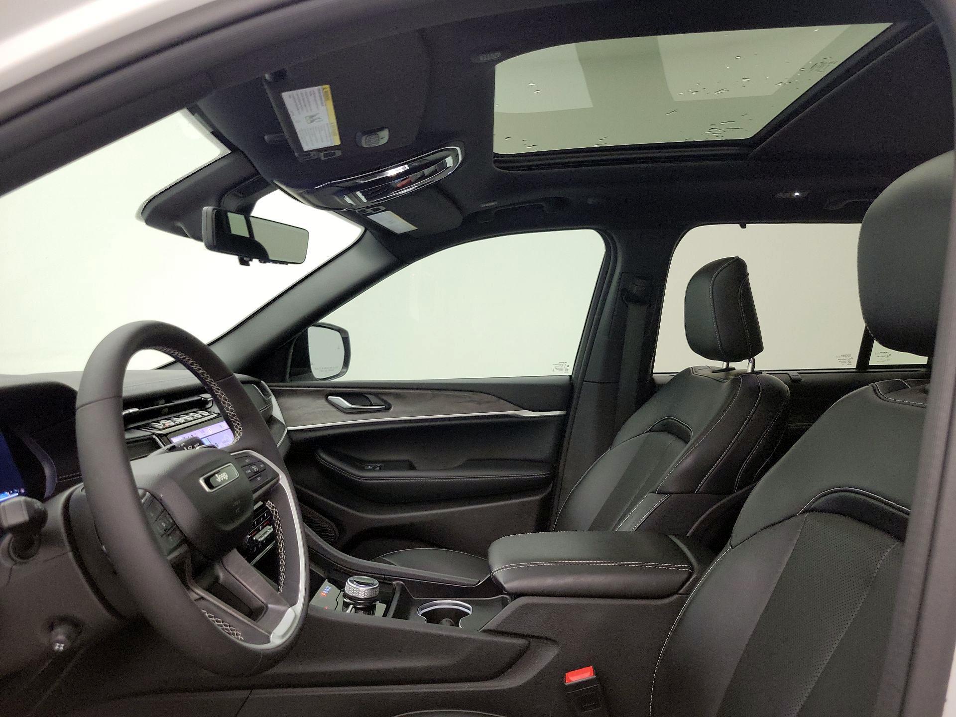 Thumbnail: 2024 Jeep Grand Cherokee - 20