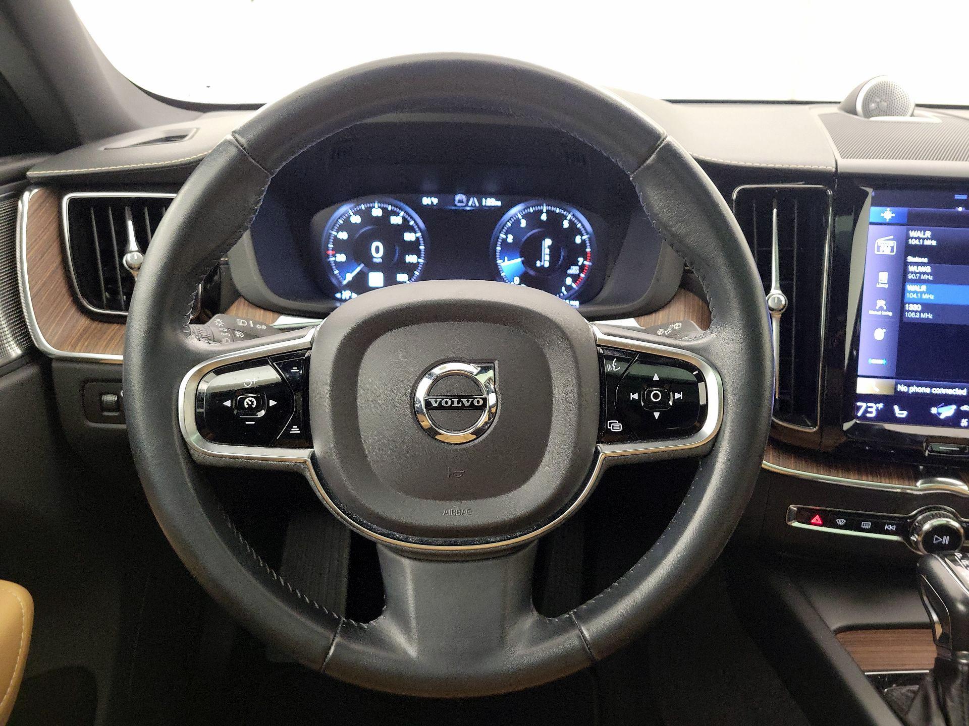 Thumbnail: 2021 Volvo XC60 - 10