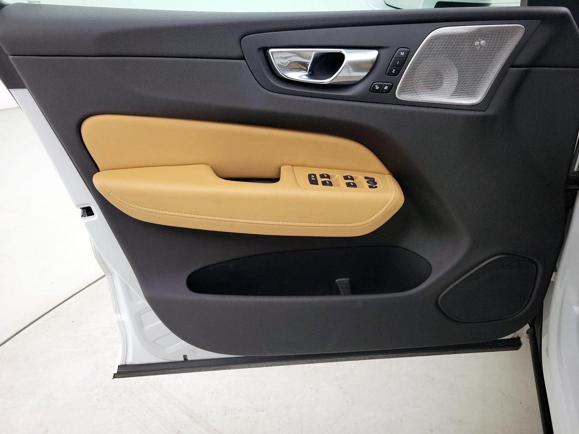 Thumbnail: 2021 Volvo XC60 - 12