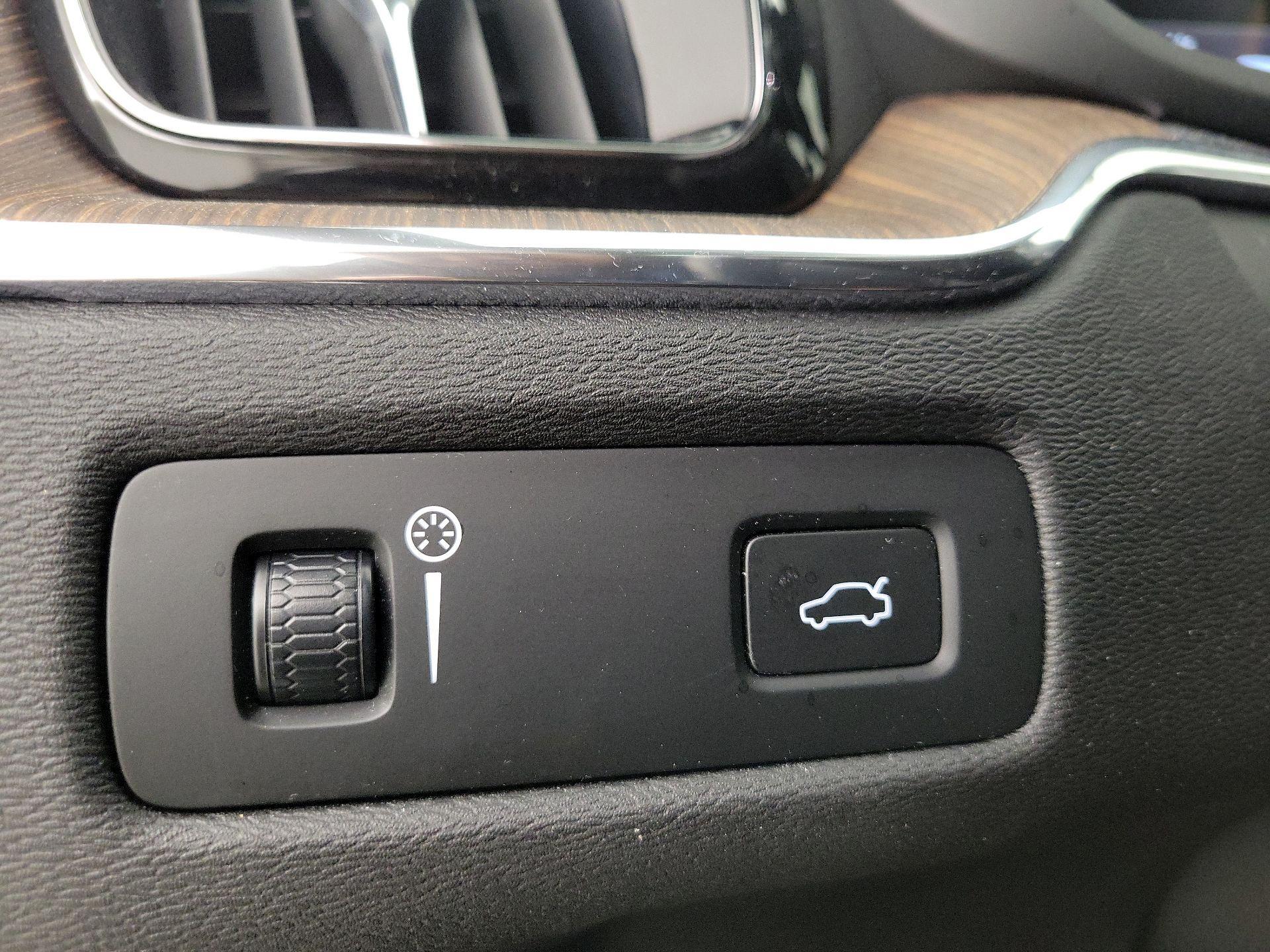 Thumbnail: 2021 Volvo XC60 - 13