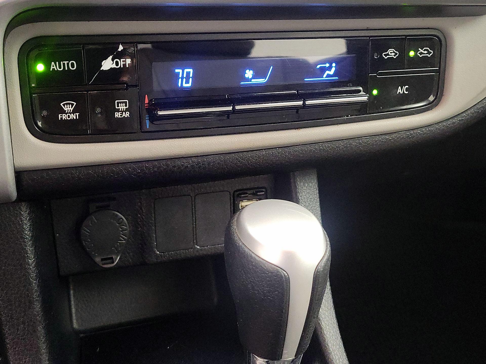 Thumbnail: 2018 Toyota Corolla - 16